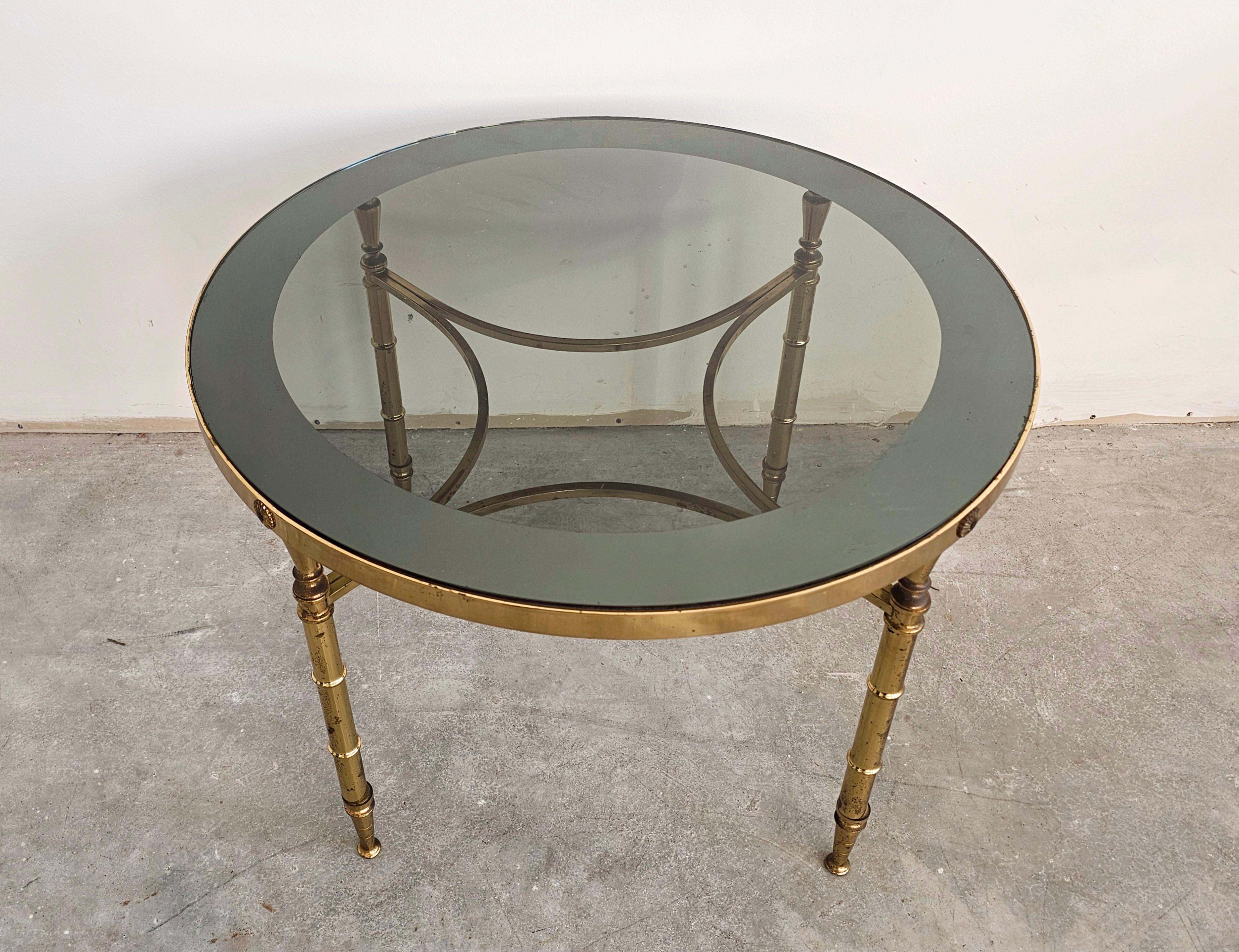 Runde Hollywood-Regency-Couchtische aus vergoldeter Bronze von Maison Charles (Hollywood Regency) im Angebot