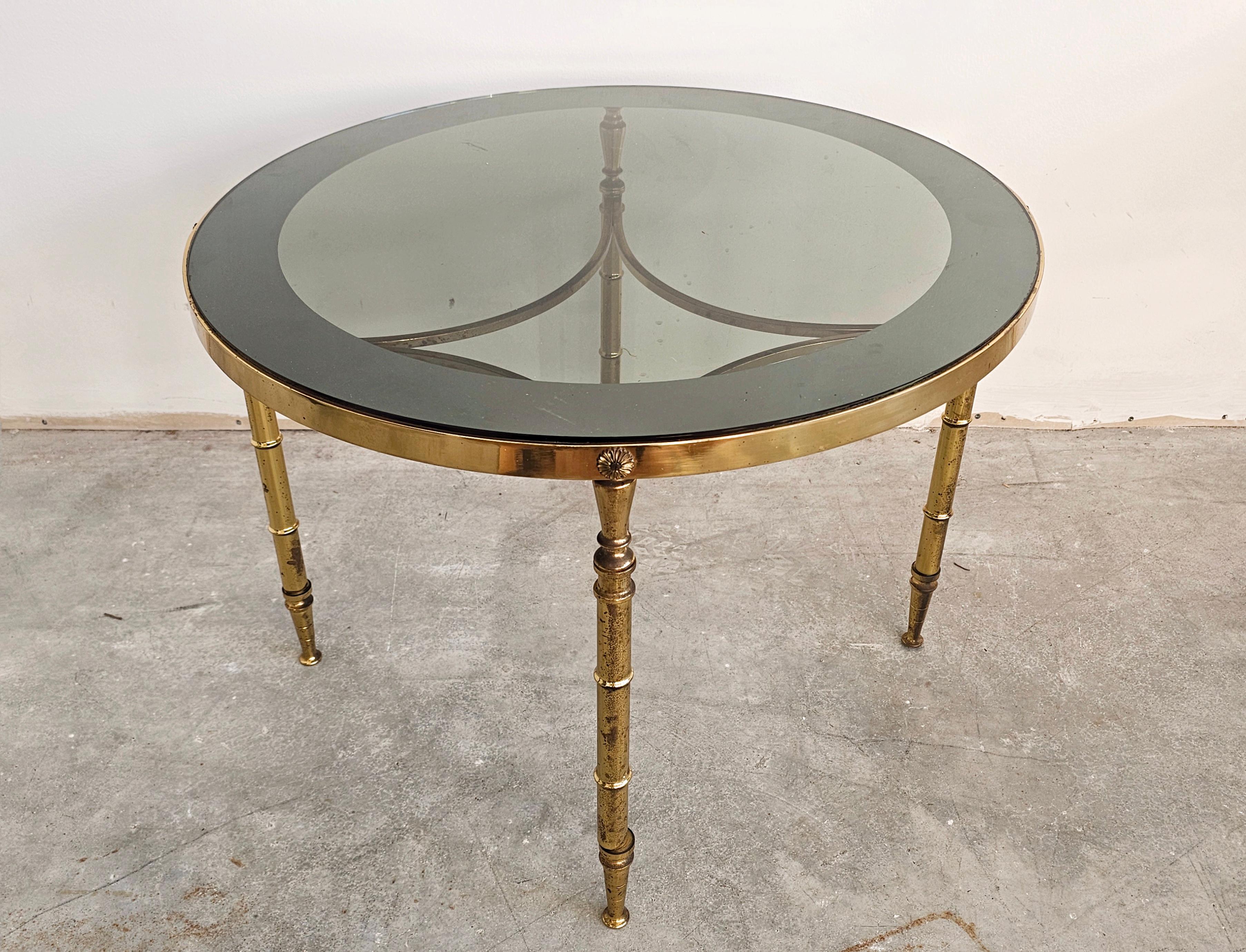 Runde Hollywood-Regency-Couchtische aus vergoldeter Bronze von Maison Charles (Französisch) im Angebot