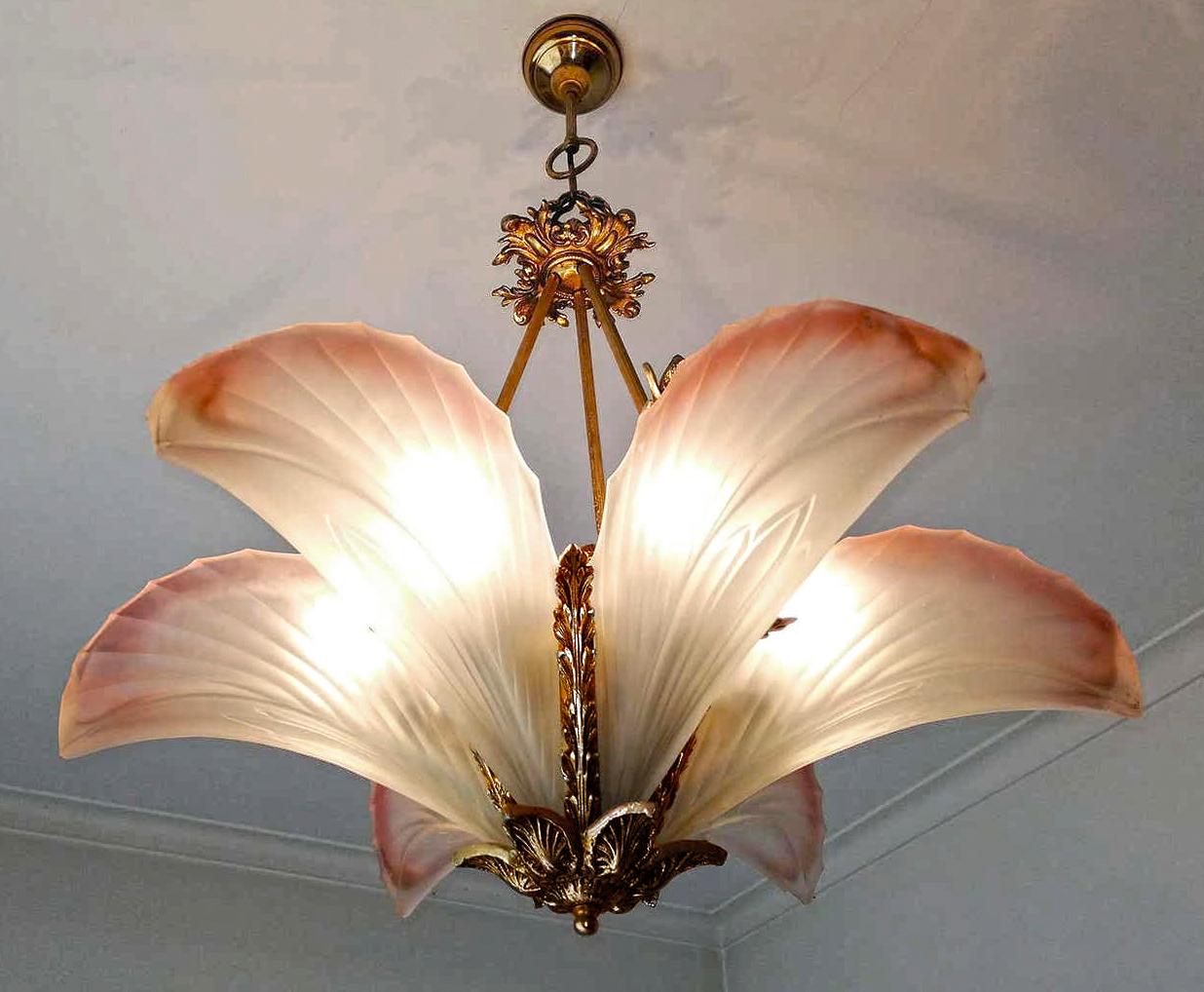 Hollywood Regency Gilt Bronze Palm Tree Art Deco Chandelier w Pink Frosted Glass For Sale 1