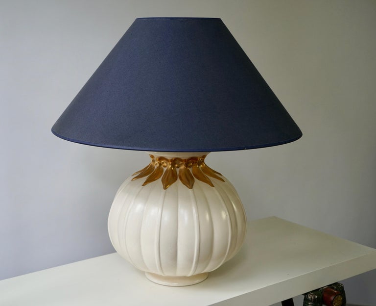 French Hollywood Regency Gilt Ceramic Table Lamp For Sale