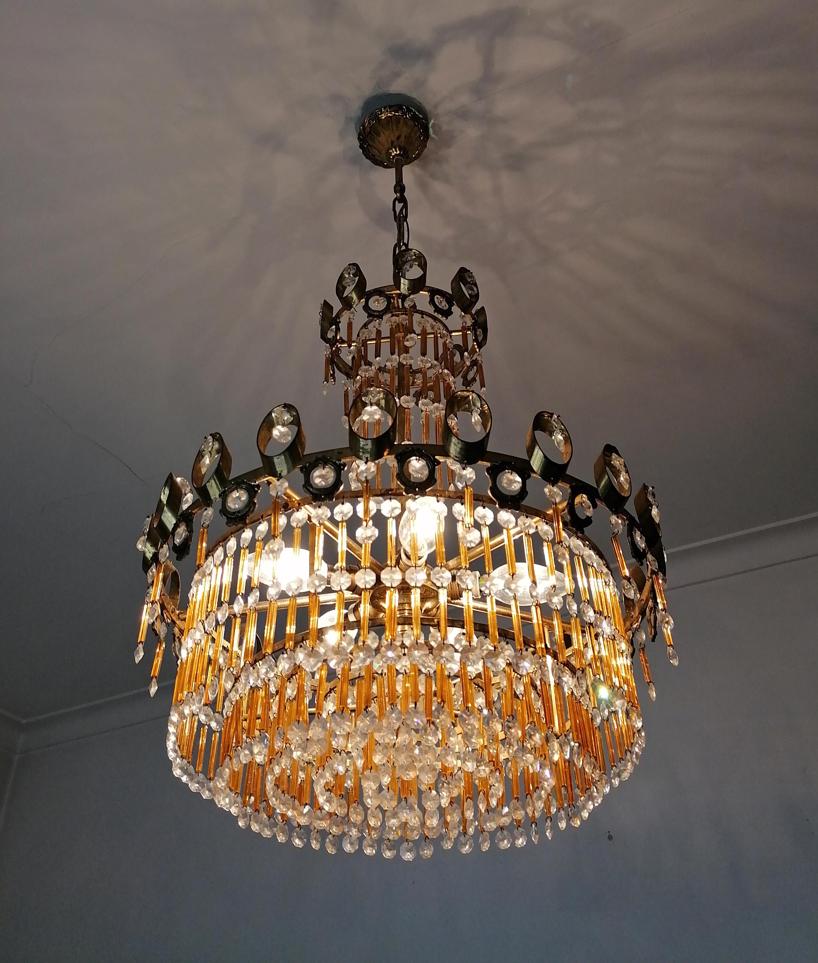 Araña Dorada Hollywood Regency con Flecos de Paja en Cristal de Murano Ámbar Metal en venta