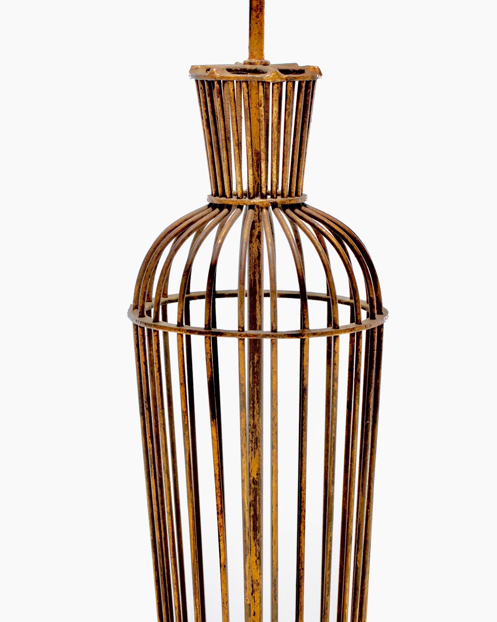 Lámparas altas de hierro dorado Hollywood Regency c. 1960 Estadounidense en venta
