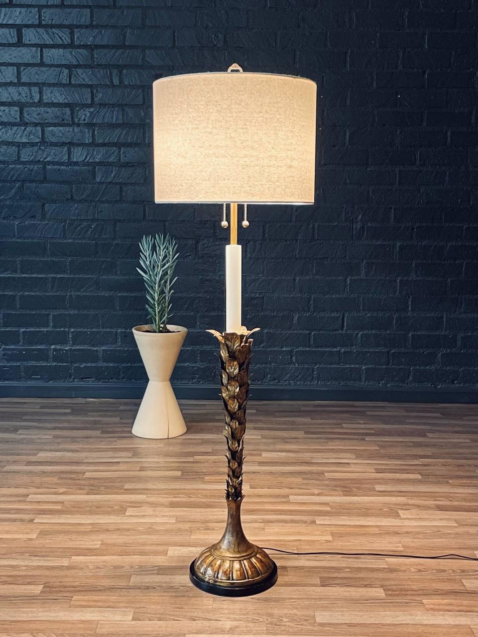 Lámpara de pie Hollywood Regency Hoja Dorada Regencia de Hollywood en venta