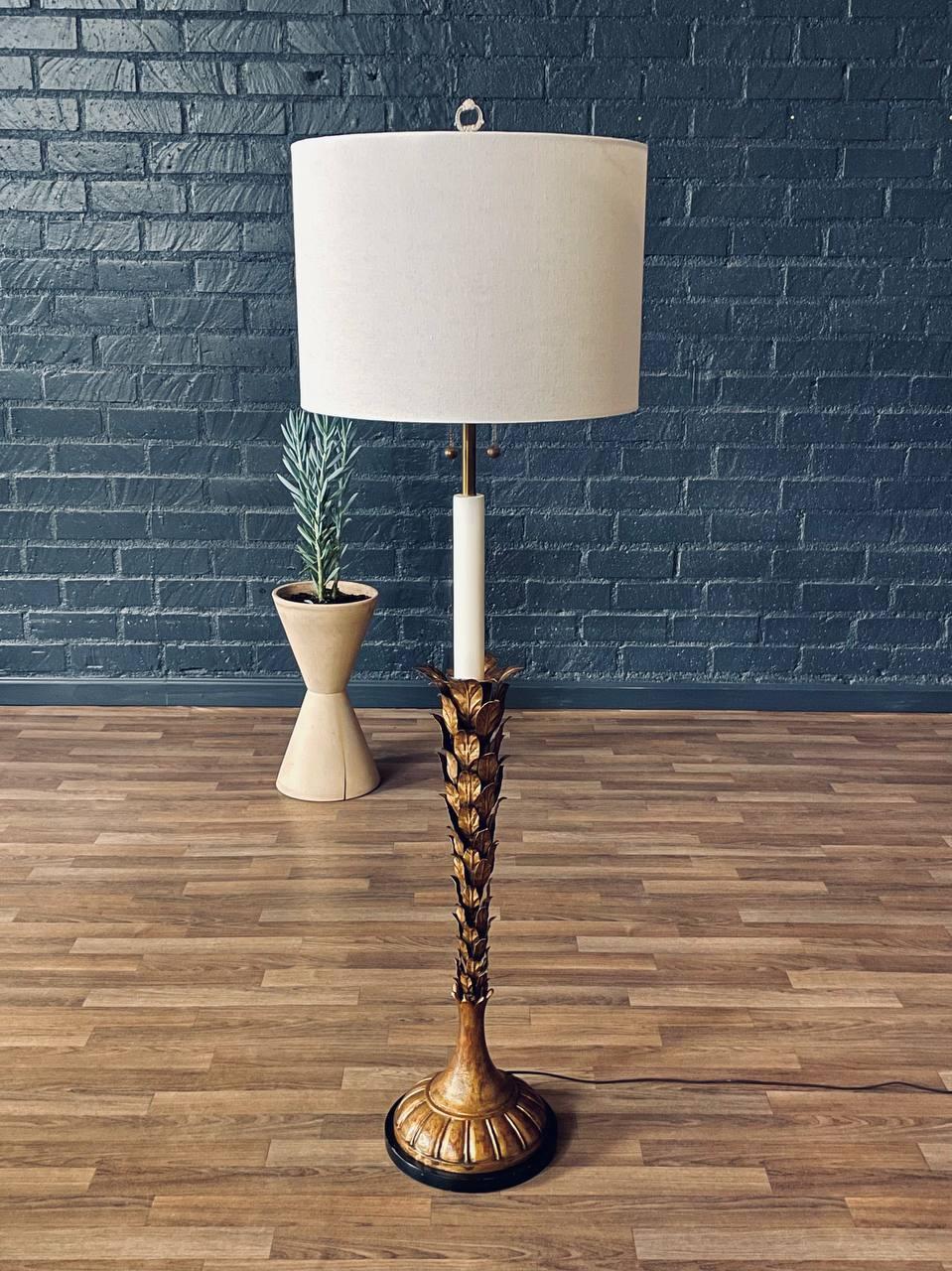 Lámpara de pie Hollywood Regency Hoja Dorada Estadounidense en venta