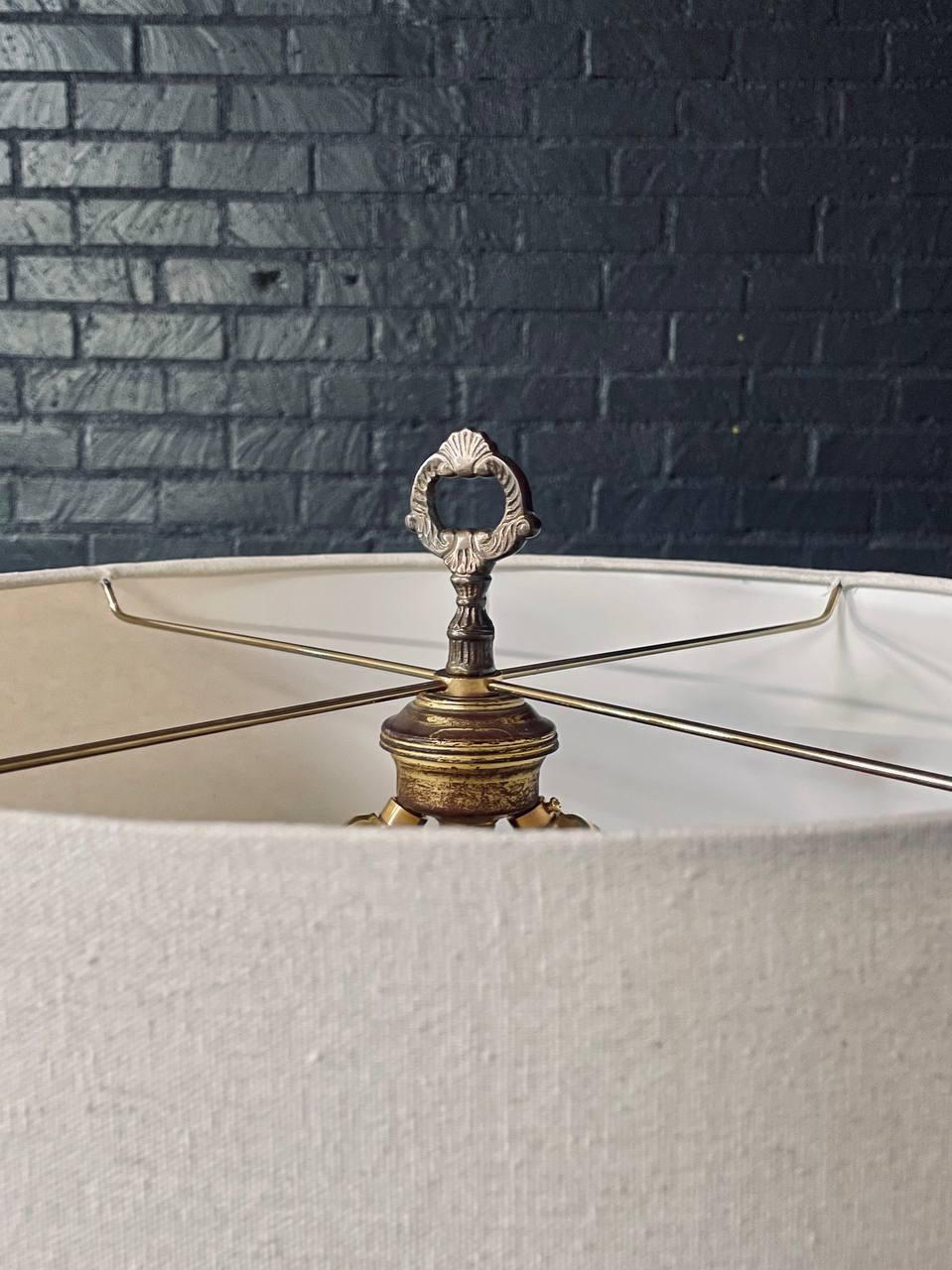 Lámpara de pie Hollywood Regency Hoja Dorada mediados del siglo XX en venta