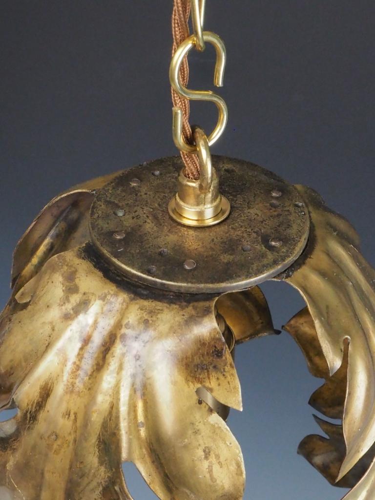 Hollywood Regency Gilt Leaf Pendant Light In Good Condition For Sale In Lincoln, GB