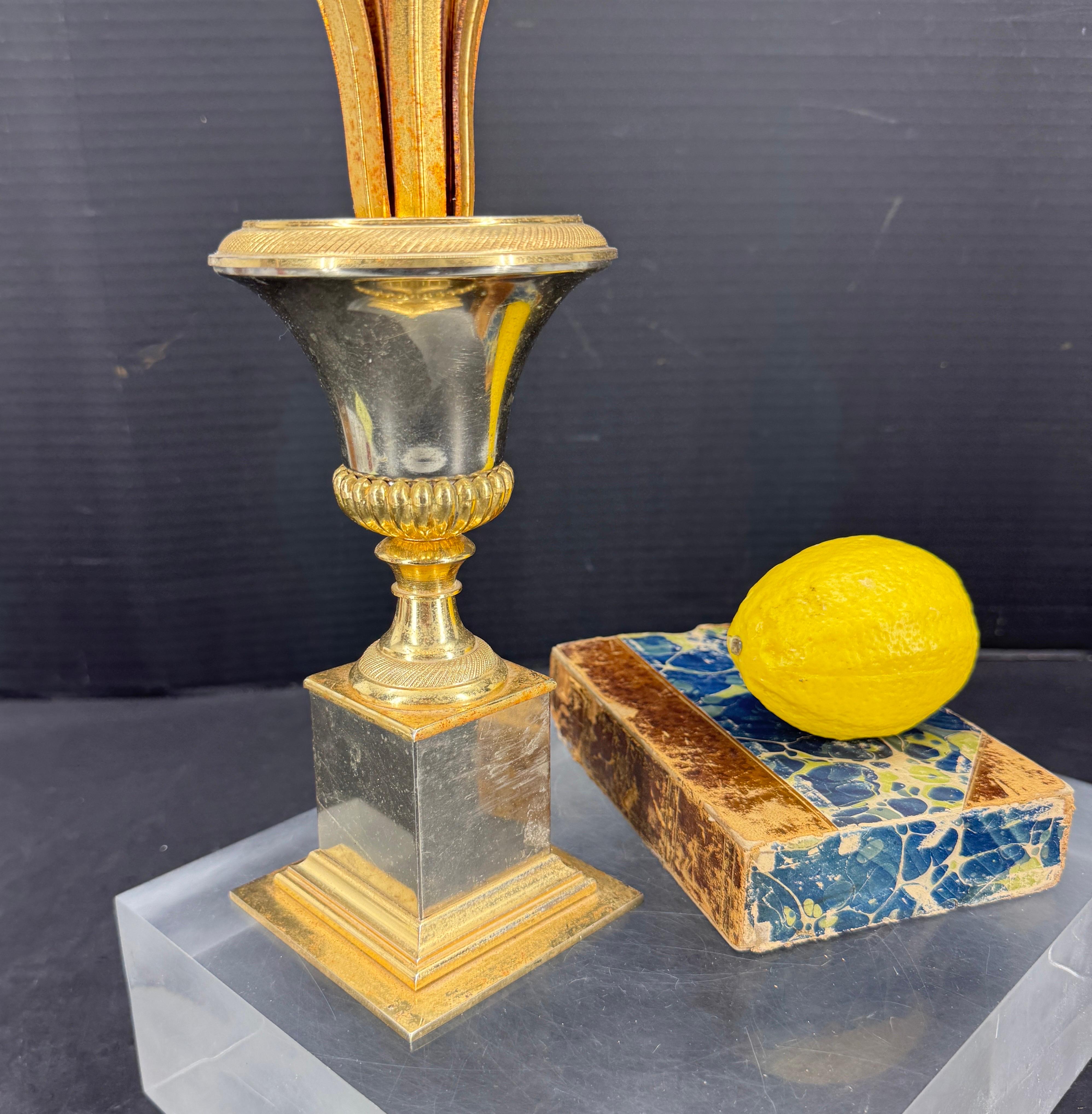 Dorato Lampada da tavolo Hollywood Regency a foglia d'oro e argento Petite Small in vendita
