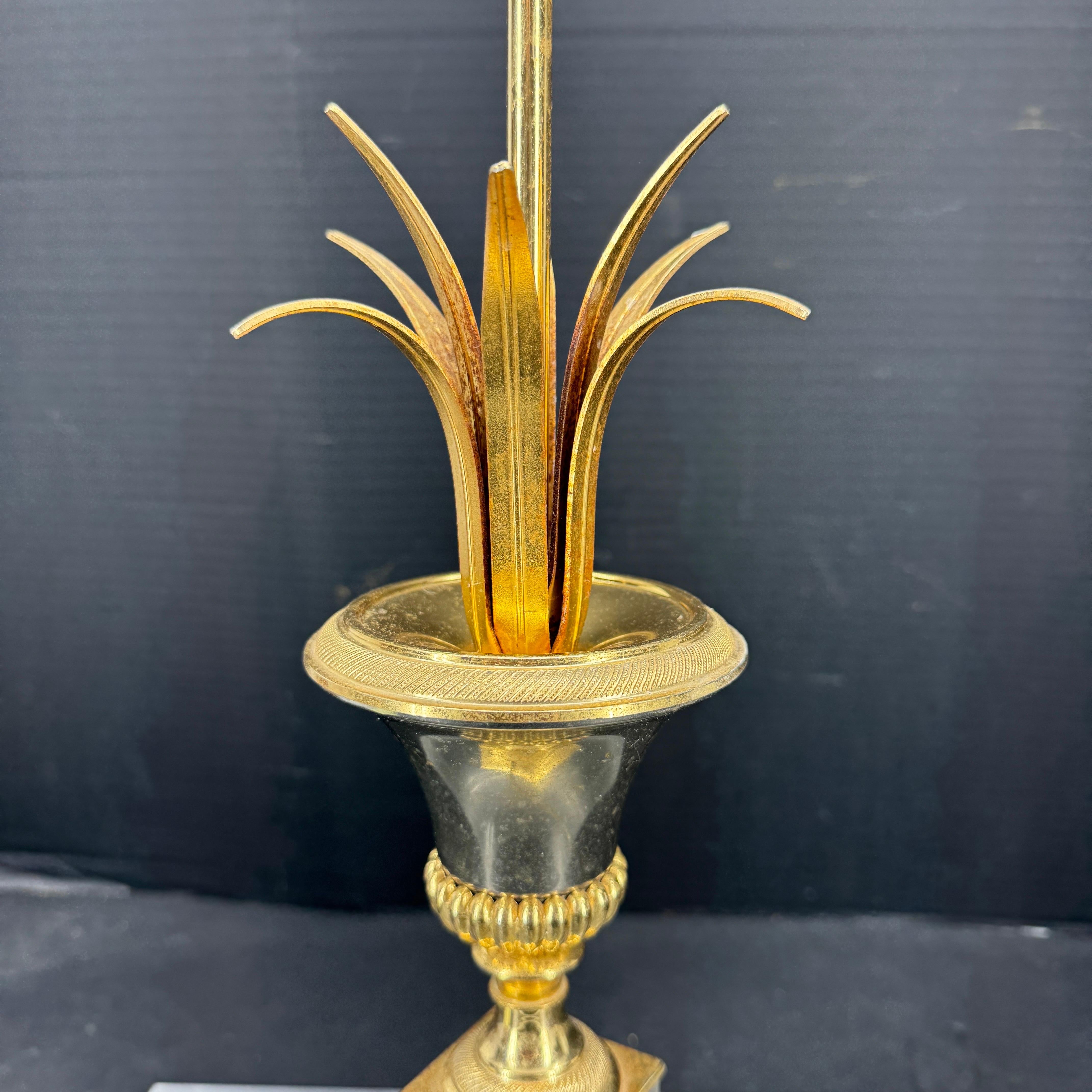 Lampada da tavolo Hollywood Regency a foglia d'oro e argento Petite Small In condizioni buone in vendita a Haddonfield, NJ