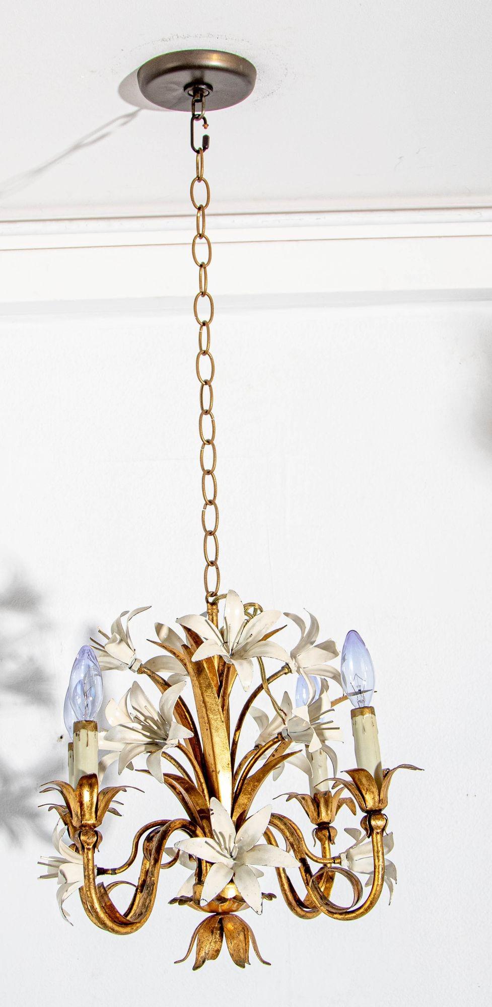 Hollywood Regency Gilt Metal Chandelier with White Lily Flowers In Good Condition For Sale In North Hollywood, CA