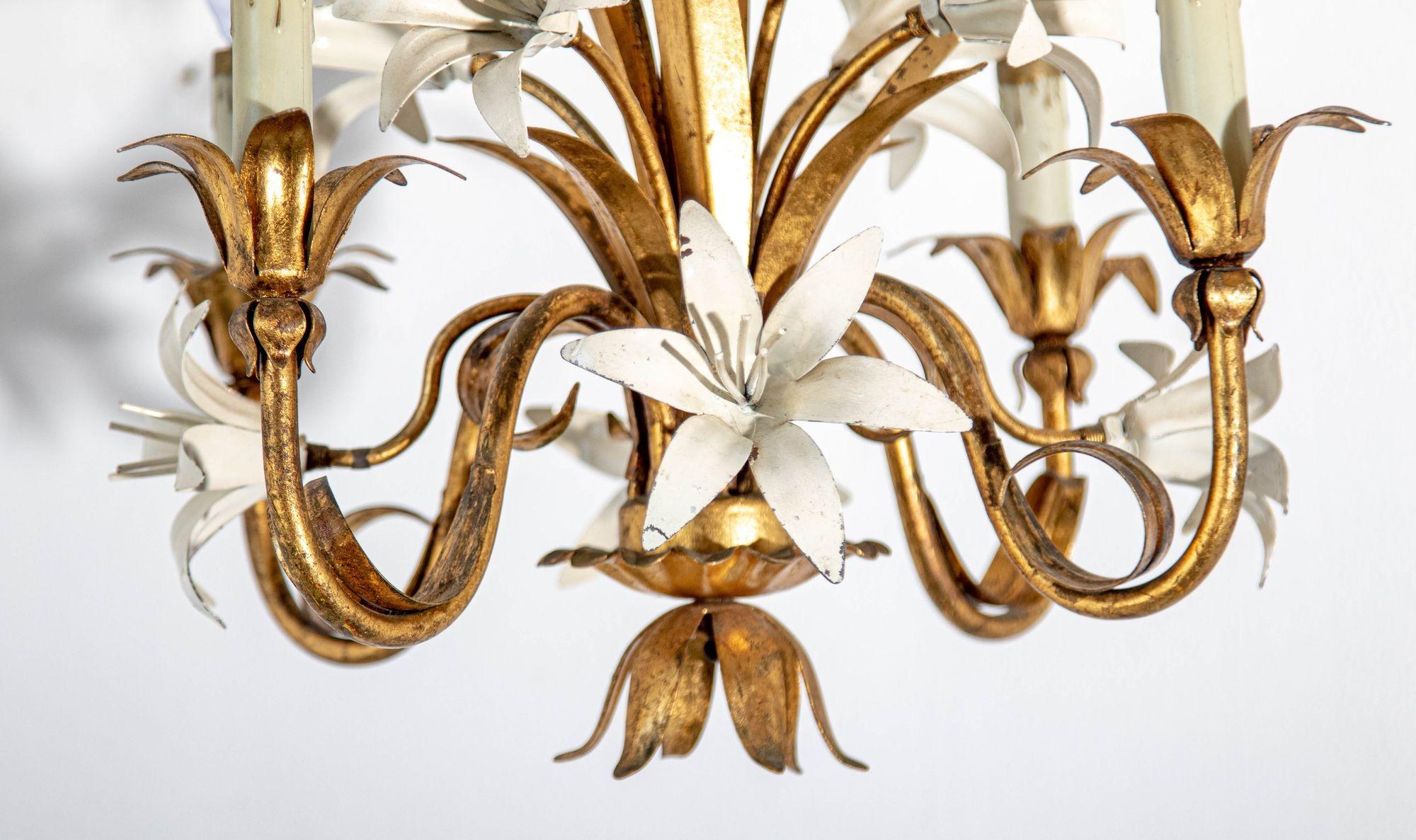 20th Century Hollywood Regency Gilt Metal Chandelier with White Lily Flowers For Sale