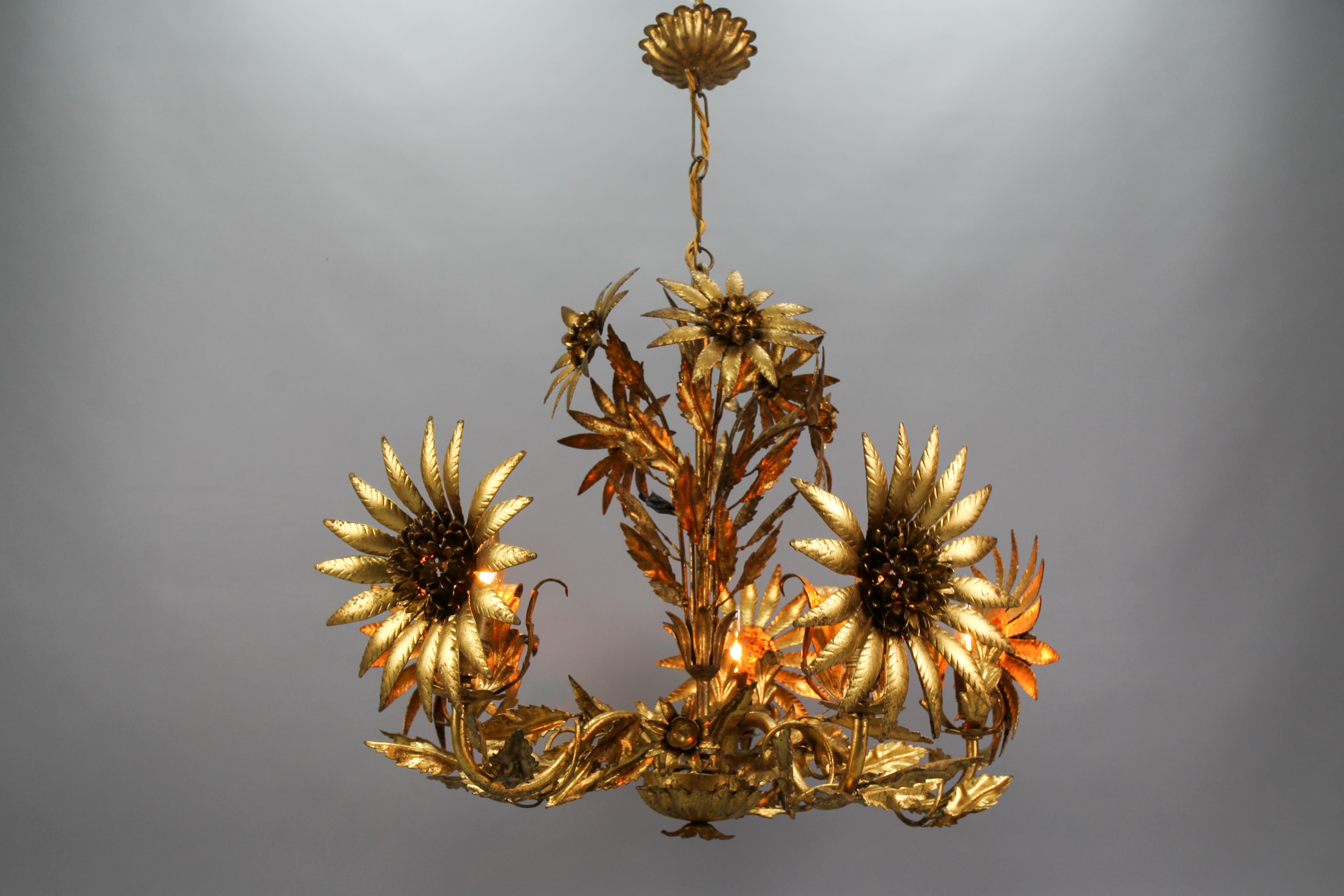 Hollywood Regency Gilt Metal Flower Five-Light Chandelier, ca. 1950s For Sale 13