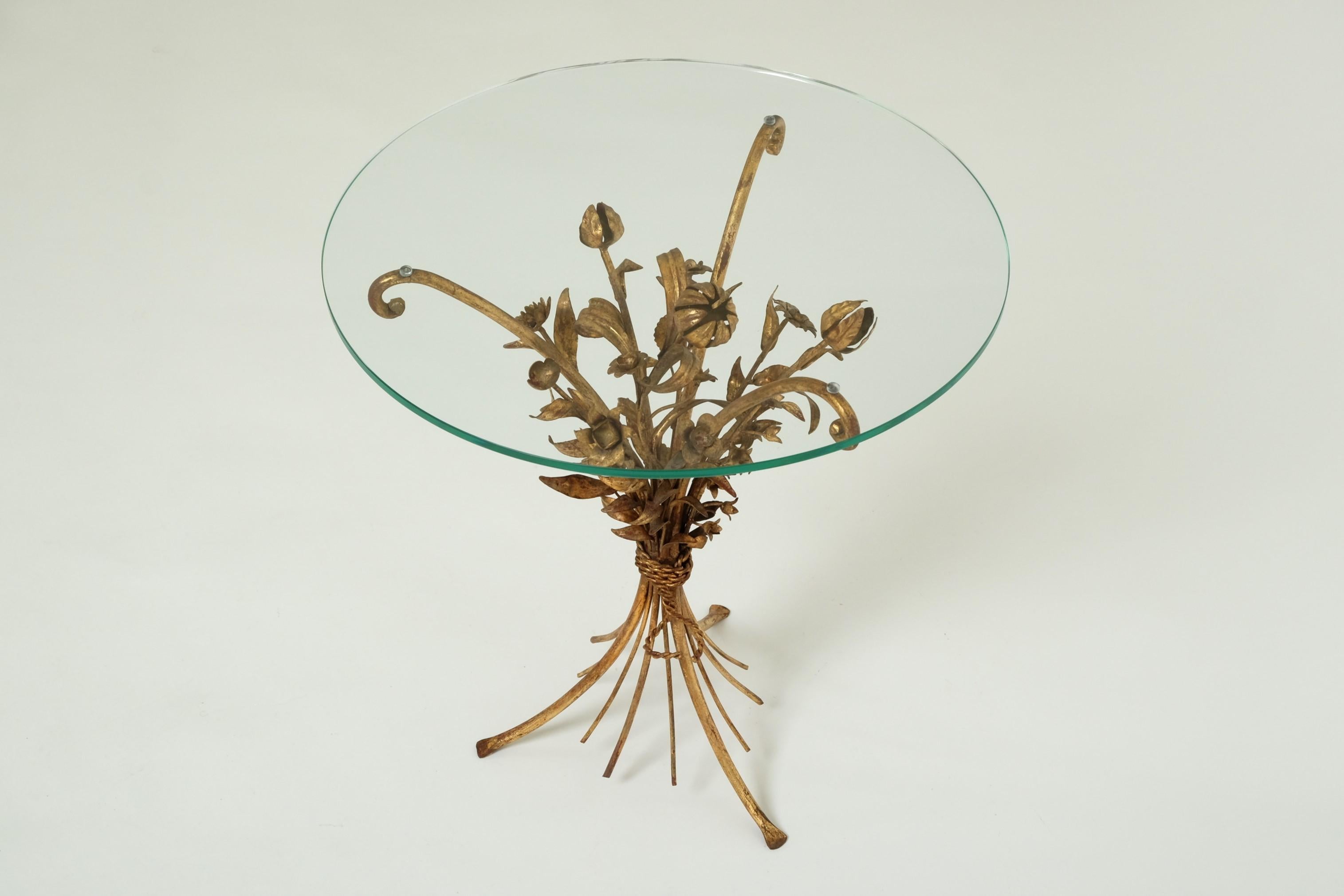 Tavolino Hollywood Regency con bouquet di fiori in metallo dorato, Italia, anni '70 in vendita 6