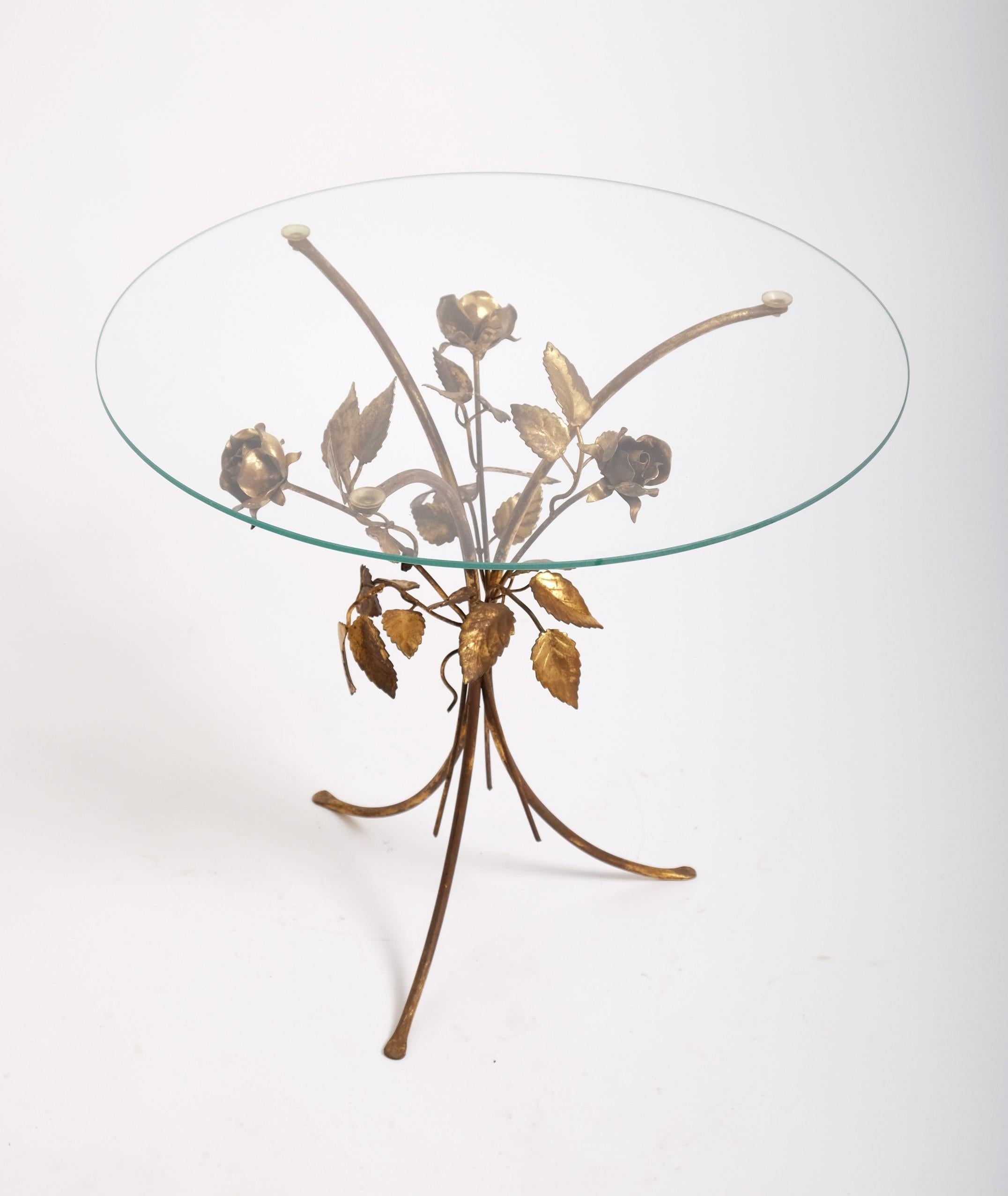 Hollywood Regency Gilt Metal Flowers Bouquet Side Table, Italy 1970s For Sale 1