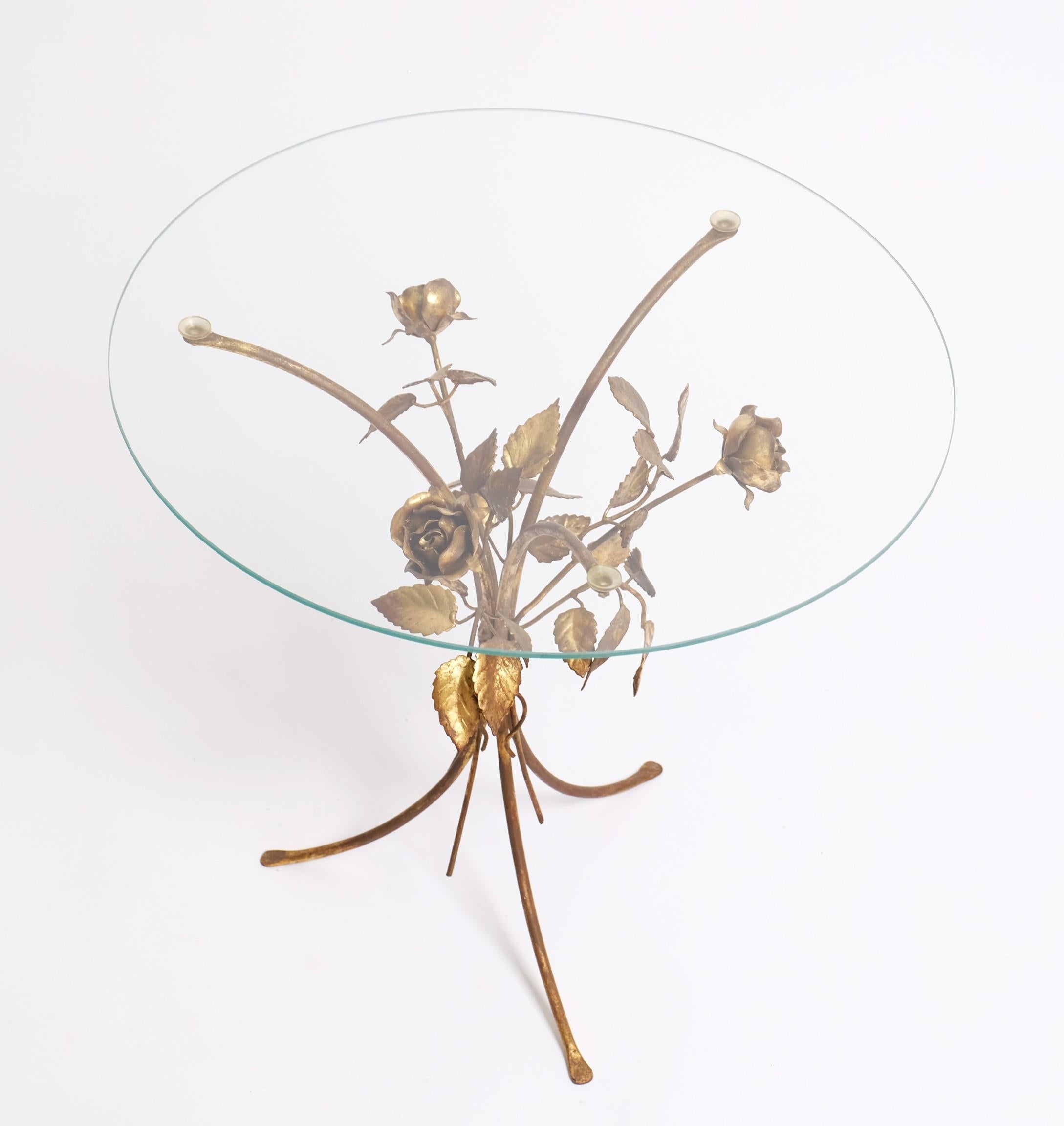 Hollywood Regency Gilt Metal Flowers Bouquet Side Table, Italy 1970s For Sale 2