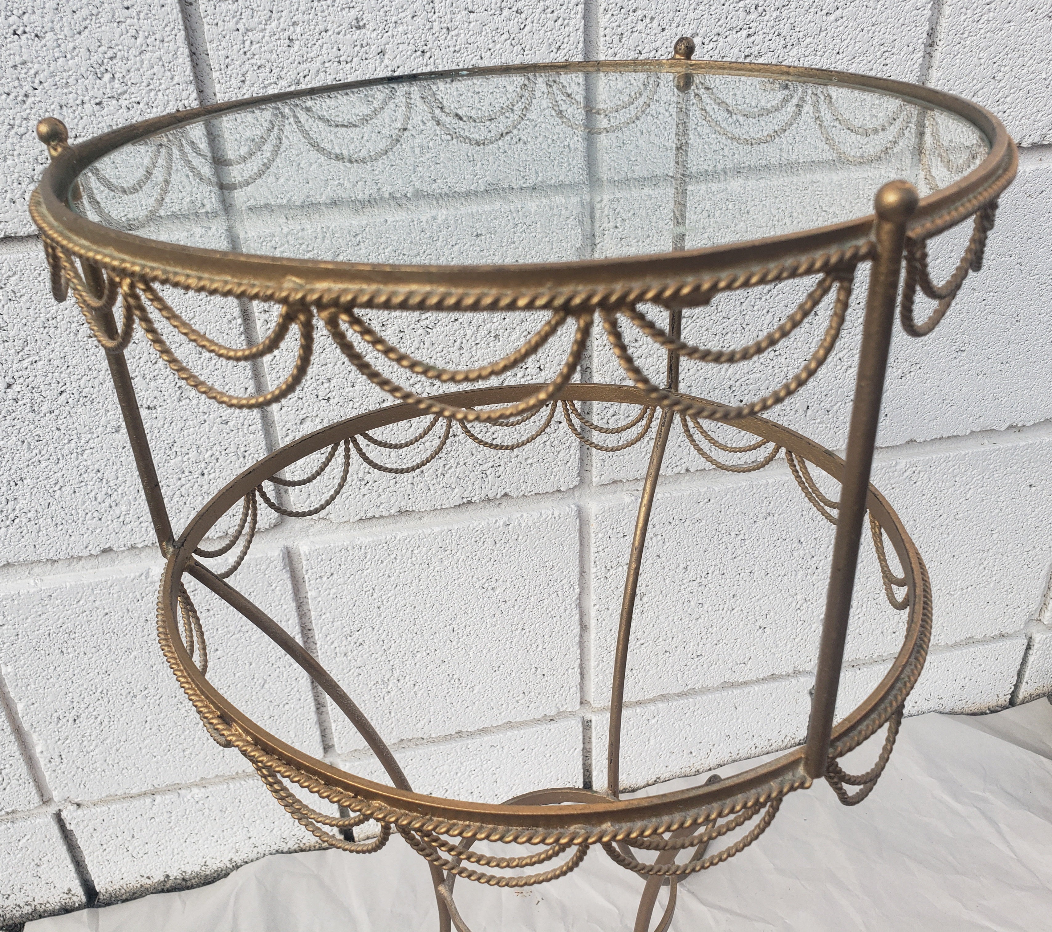 Hollywood Regency Gilt Metal Ornate and Glass Top Candle Stand or Plant Stand. Clean vintage condition.
Measure 15