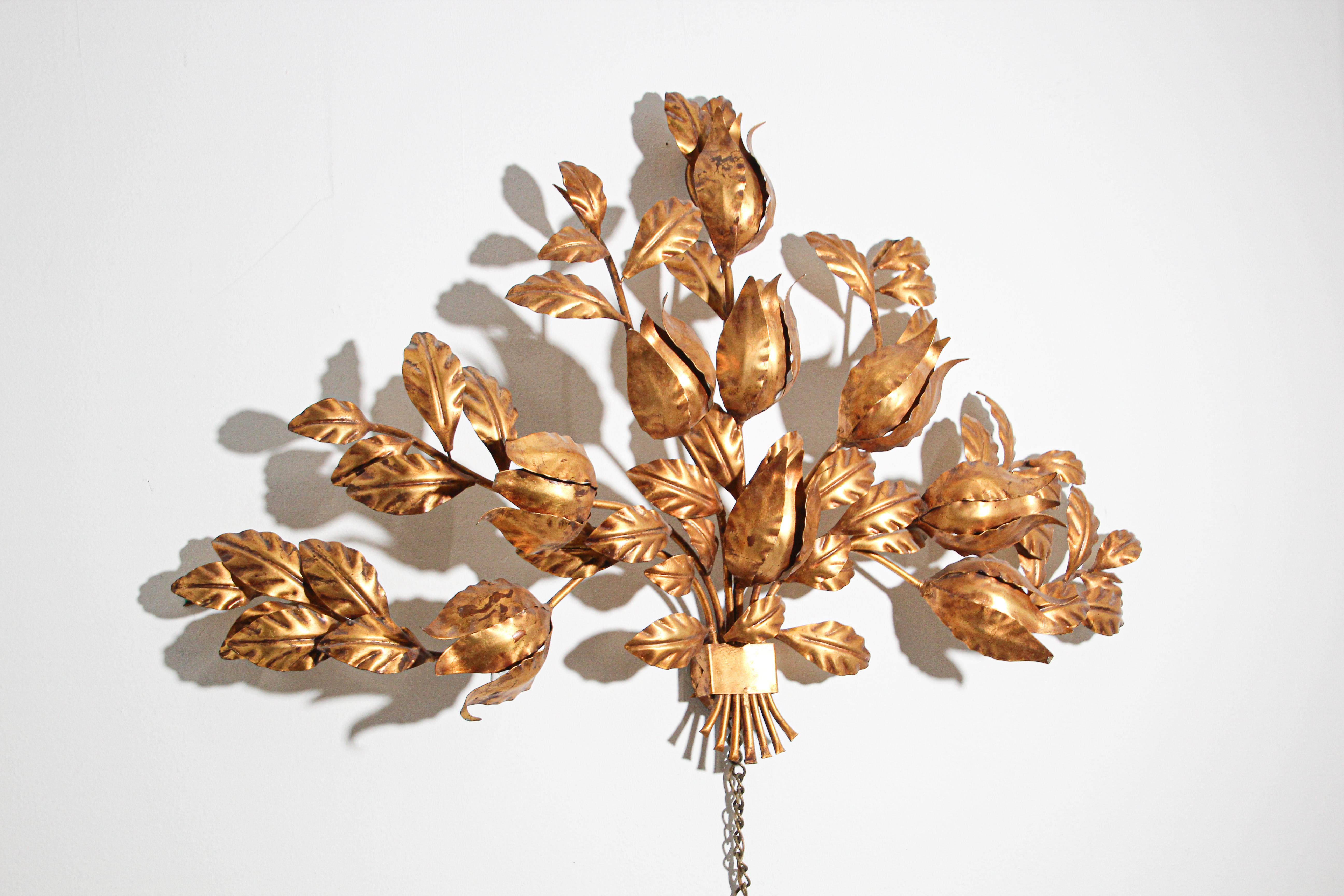 Hollywood Regency Gilt Metal Wall Sconce, by S. Salvadori, Italy, 1950s 4