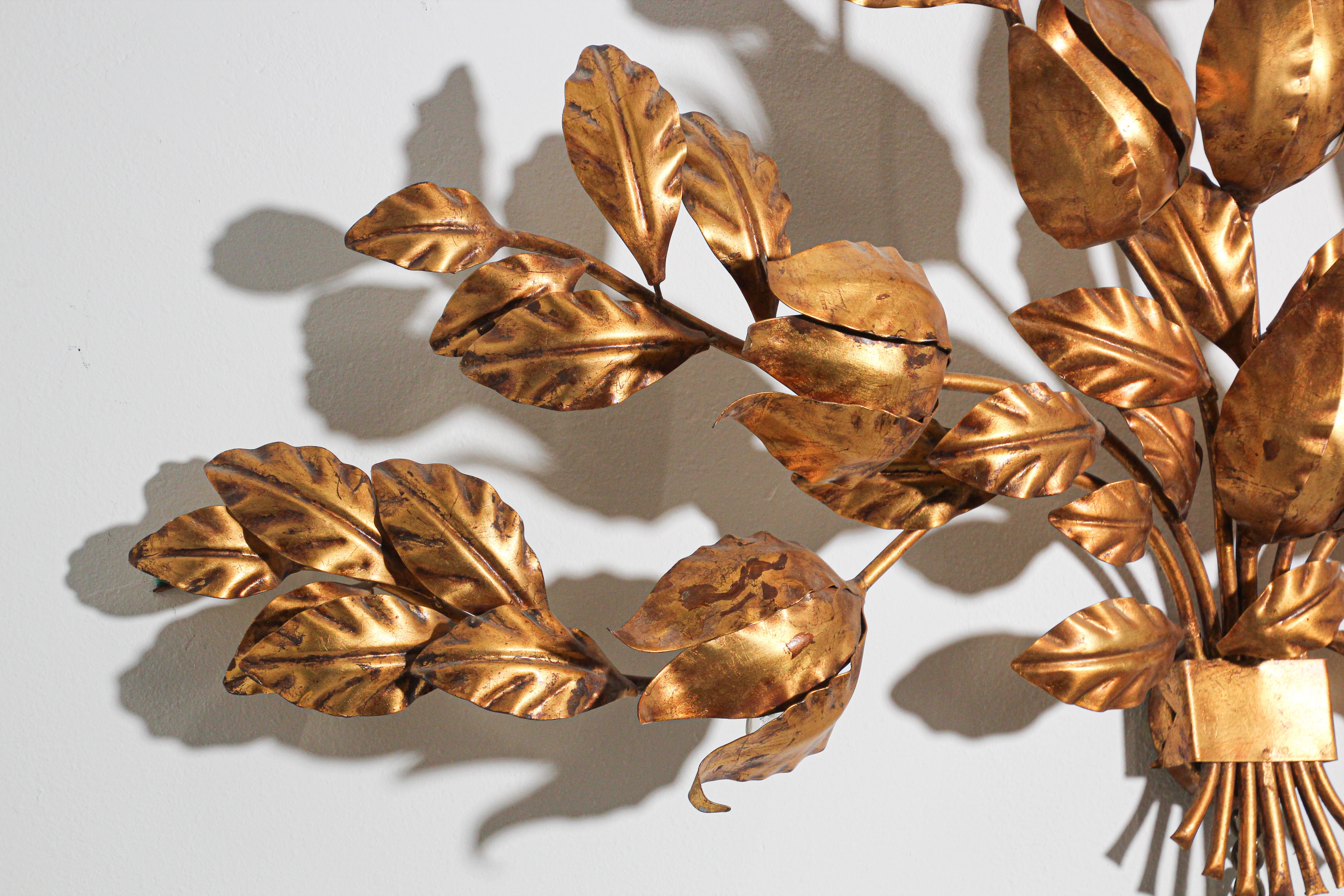 Hollywood Regency Gilt Metal Wall Sconce, by S. Salvadori, Italy, 1950s 5