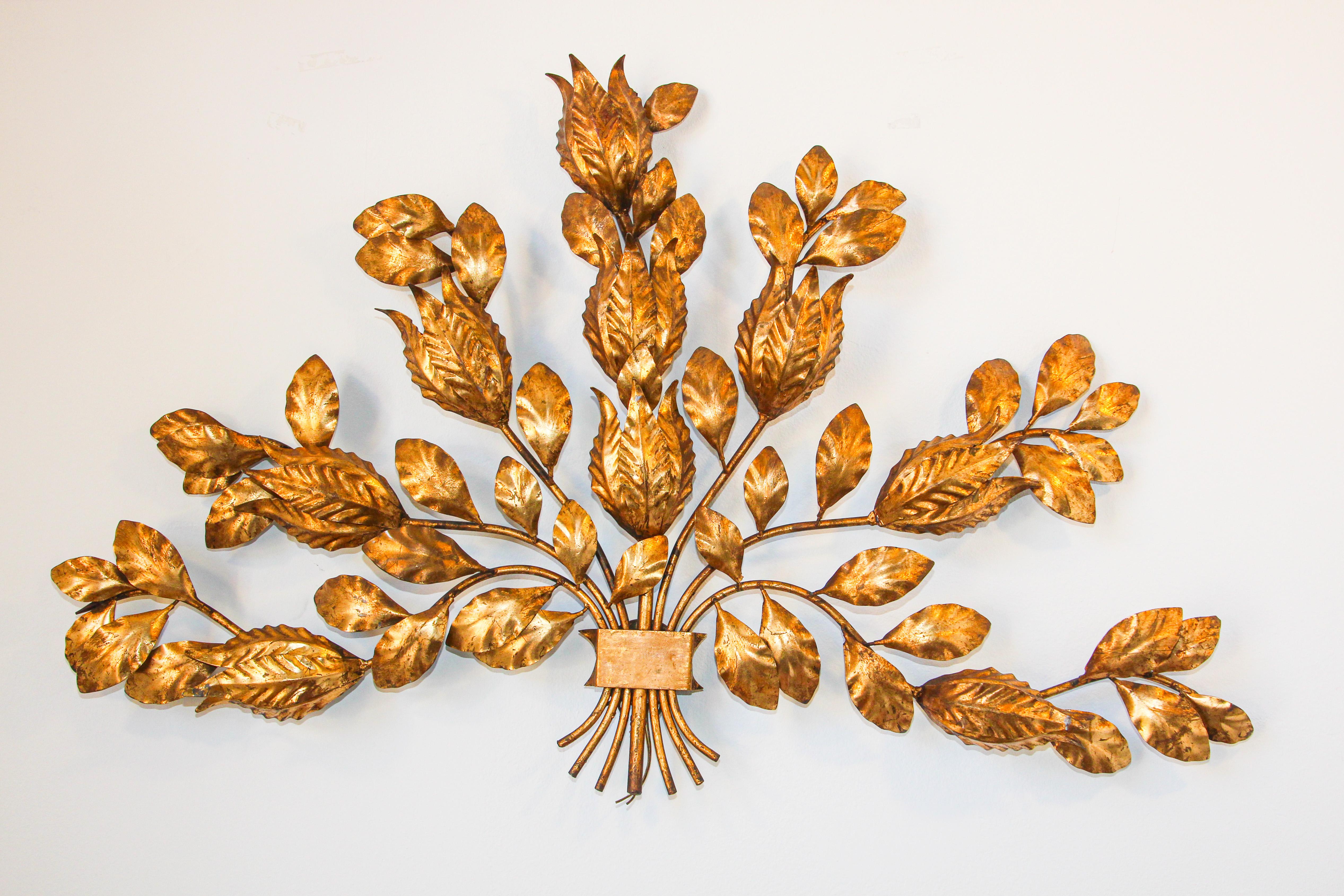 Monumental Hans Kogl leaf wall sconce, 1970s
Hans Kogl, Belgium.
Designed by Hans Kogl made in Italy.
This very large and beautiful leaf sconce is a real statement piece
There are 7 handcrafted curved gilt stems decorated fully with gilt