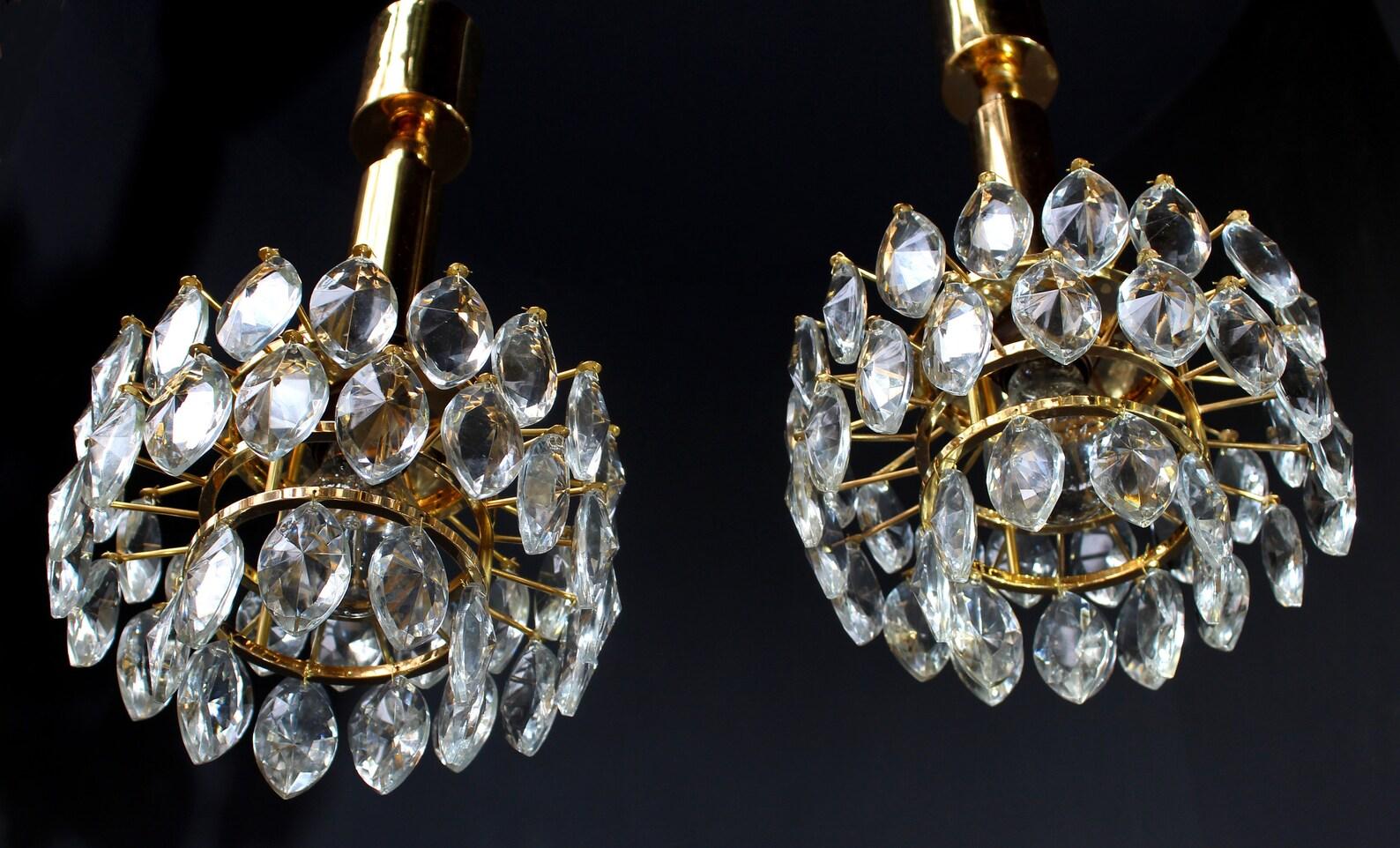 Hollywood Regency Gilt Pair of Schroeder & Co. Chandeliers, Germany, 1970s For Sale 1