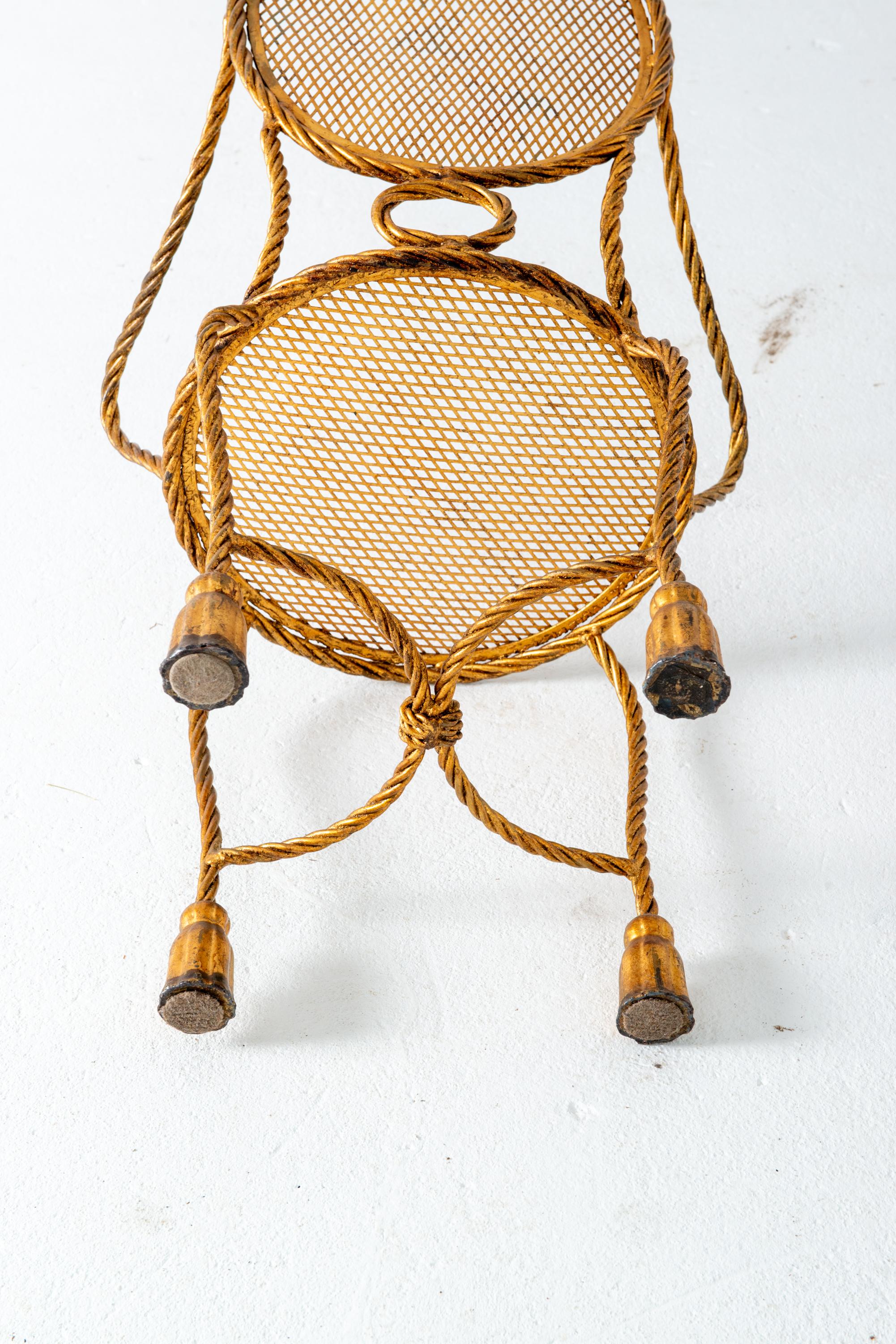 Tocador, Escritorio, Sillón y Puf de Hierro Dorado con Cuerda y Borlas Hollywood Regency en venta 3