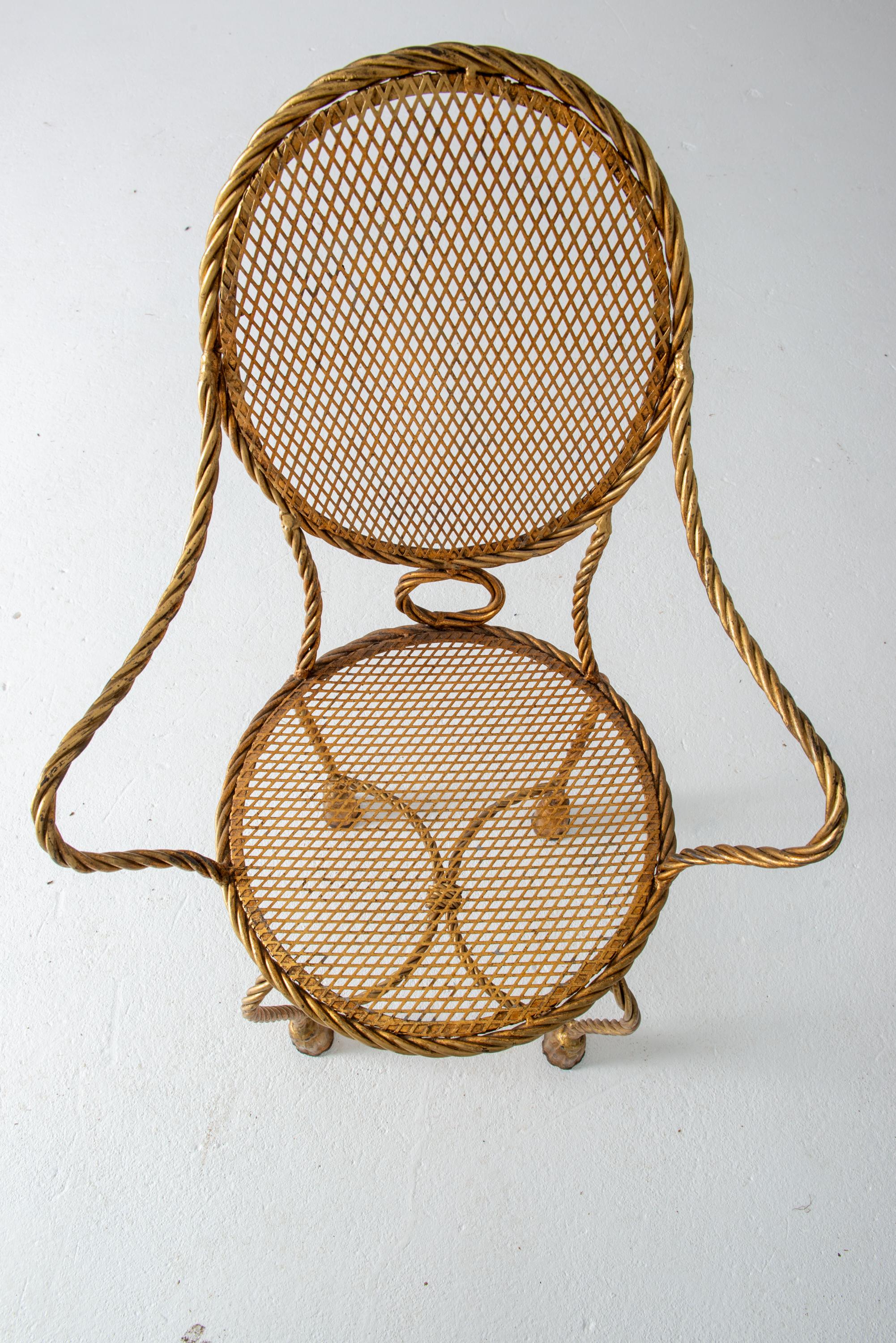 Tocador, Escritorio, Sillón y Puf de Hierro Dorado con Cuerda y Borlas Hollywood Regency mediados del siglo XX en venta