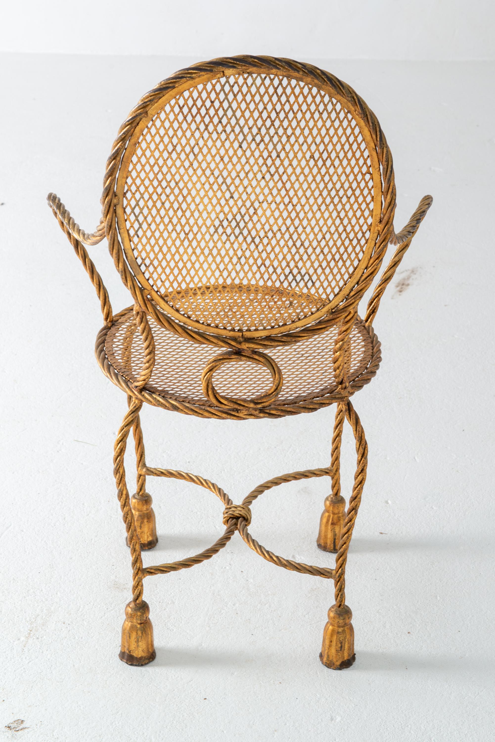 Tocador, Escritorio, Sillón y Puf de Hierro Dorado con Cuerda y Borlas Hollywood Regency en venta 1