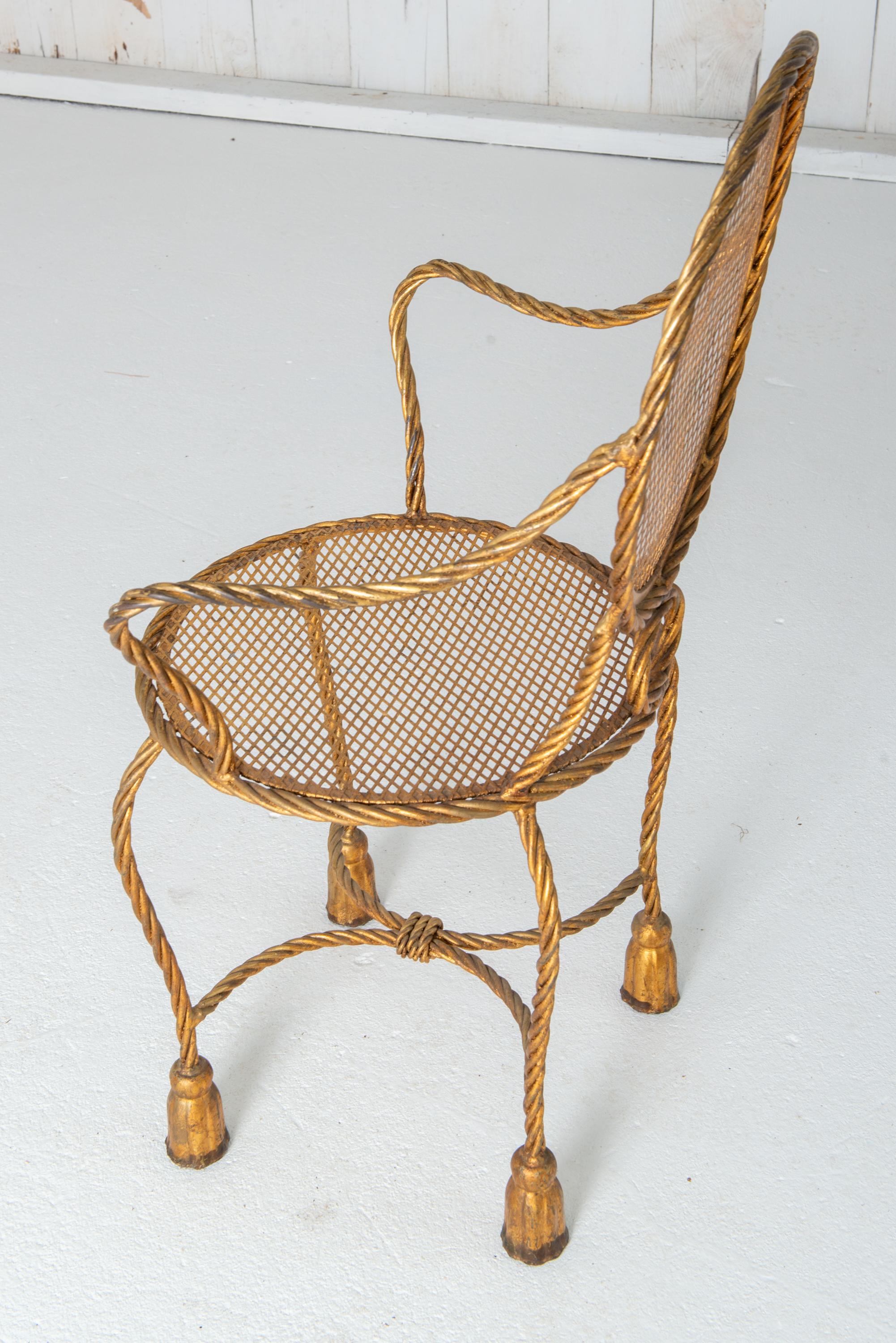 Tocador, Escritorio, Sillón y Puf de Hierro Dorado con Cuerda y Borlas Hollywood Regency en venta 2