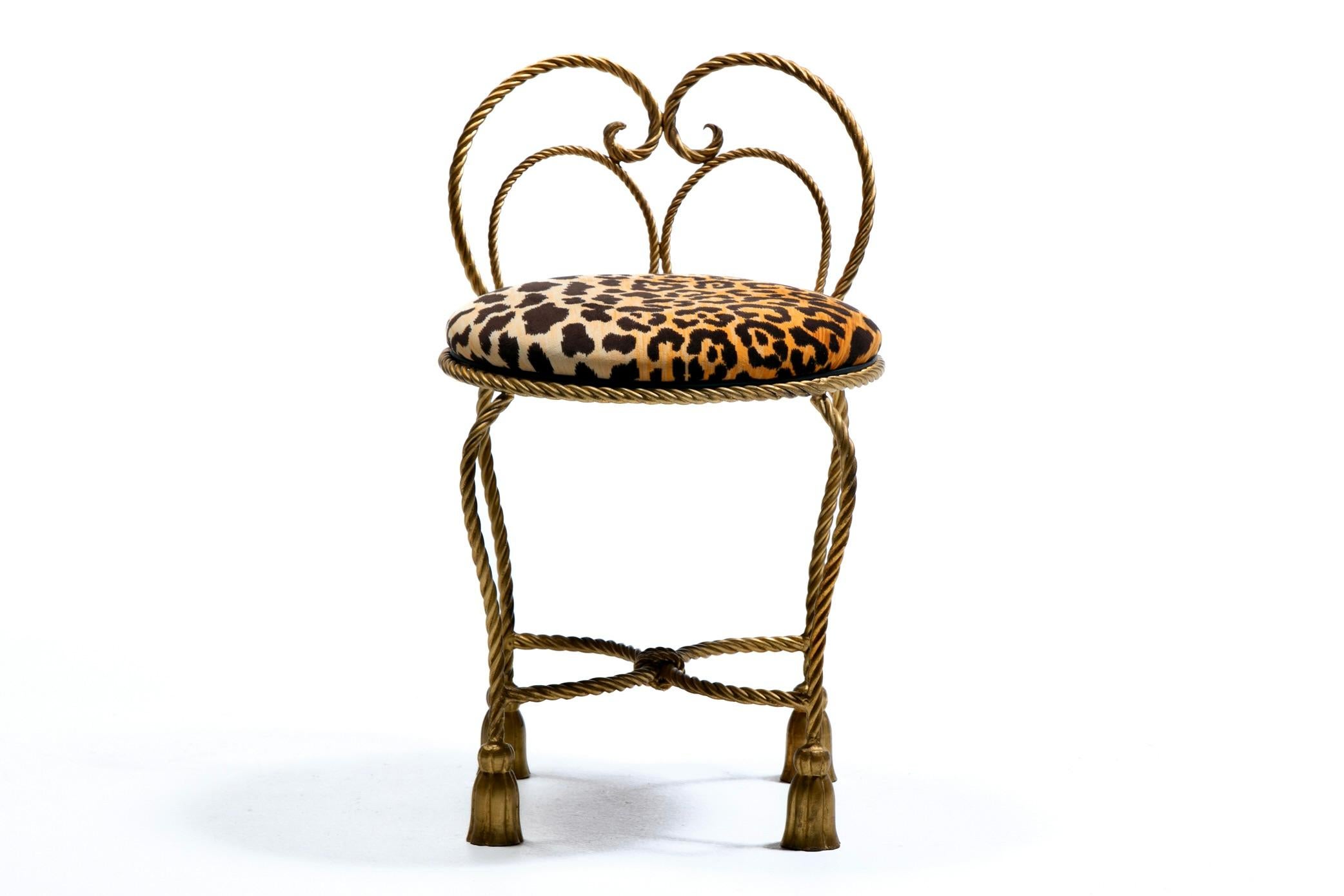 Sgabello Vanity Hollywood Regency dorato con corda e nappe in velluto leopardato in vendita 8