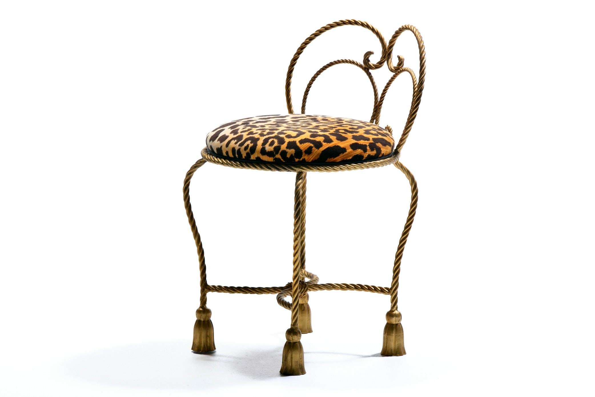 Sgabello Vanity Hollywood Regency dorato con corda e nappe in velluto leopardato in vendita 2