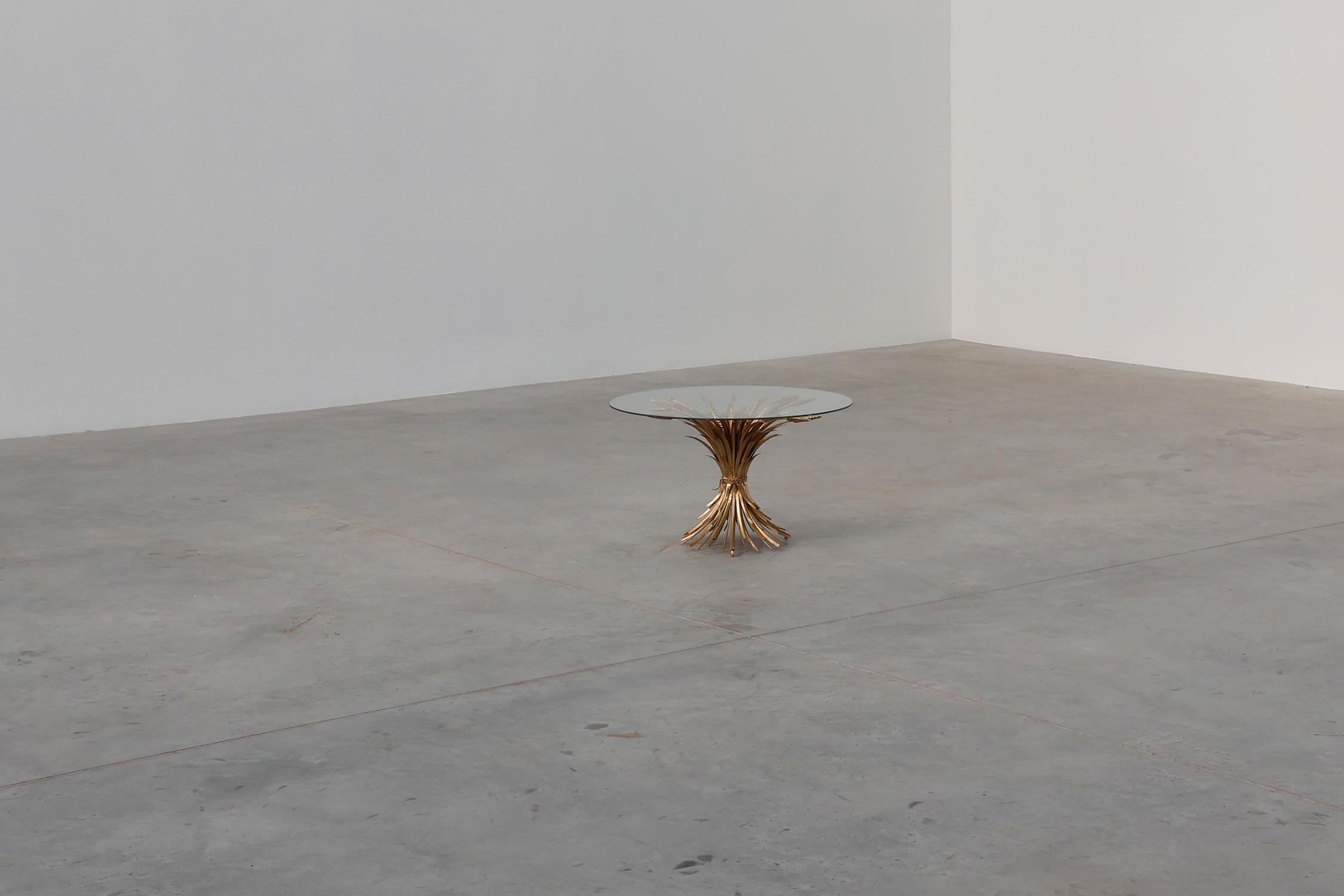 Hollywood regency gilt sheaf of wheat side table “coco chanel”, Italy 1960s In Good Condition For Sale In Meulebeke, BE