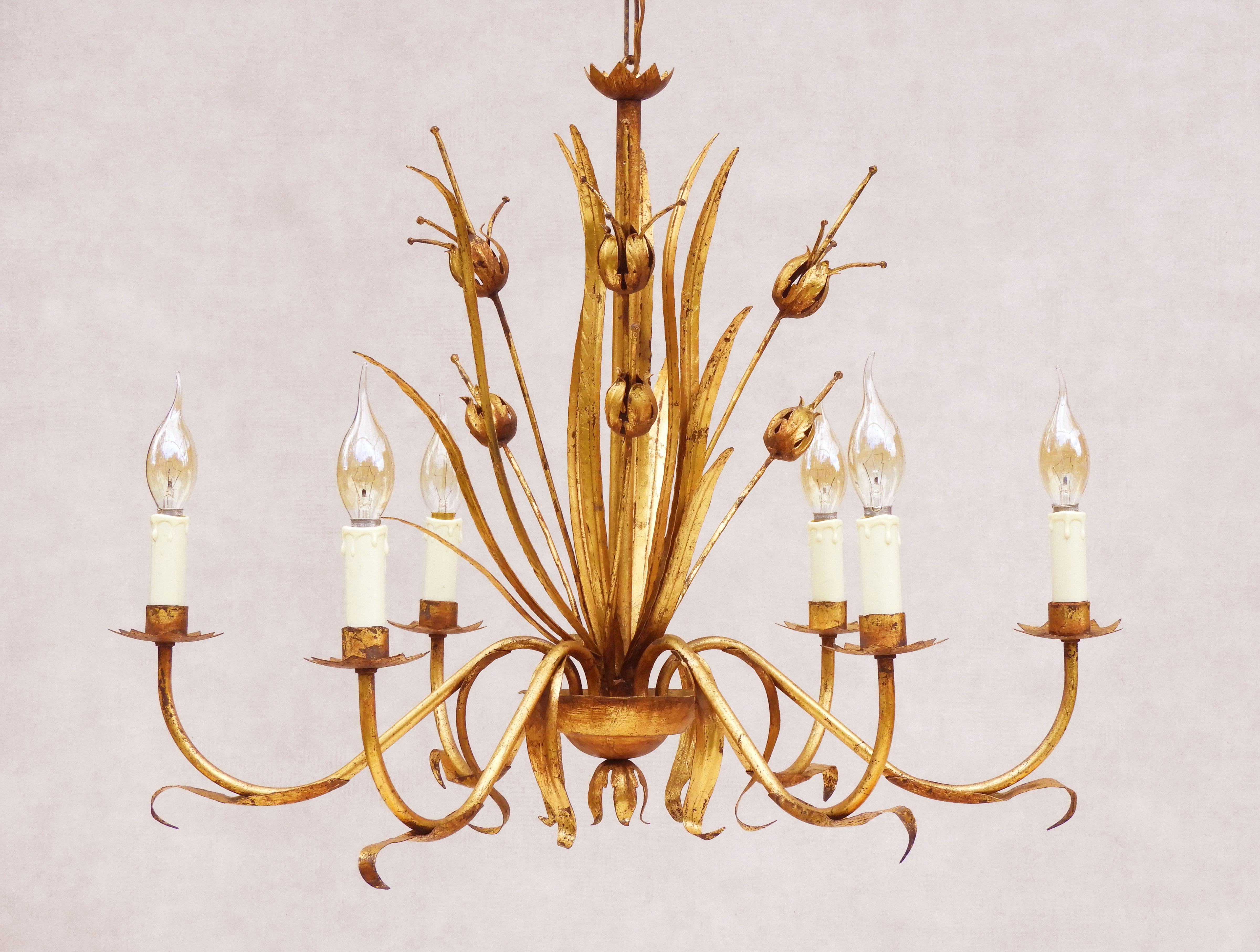 Dorato Lampadario Hollywood Regency in legno dorato C1950 Spagna in vendita