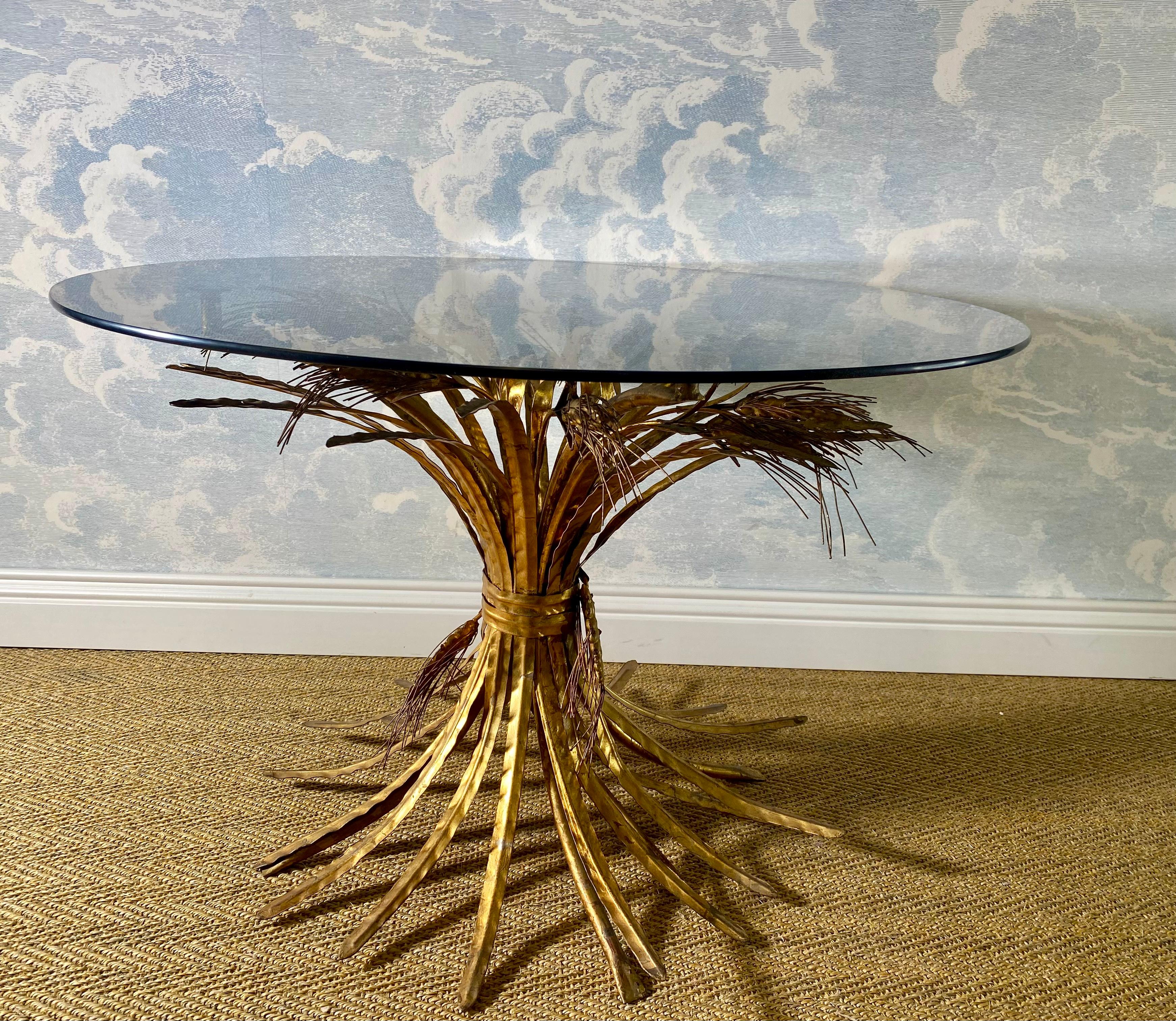 Table d'appoint Hollywood Regency dorée en forme de gerbe de blé dans le style de Robert Goossens en vente 6
