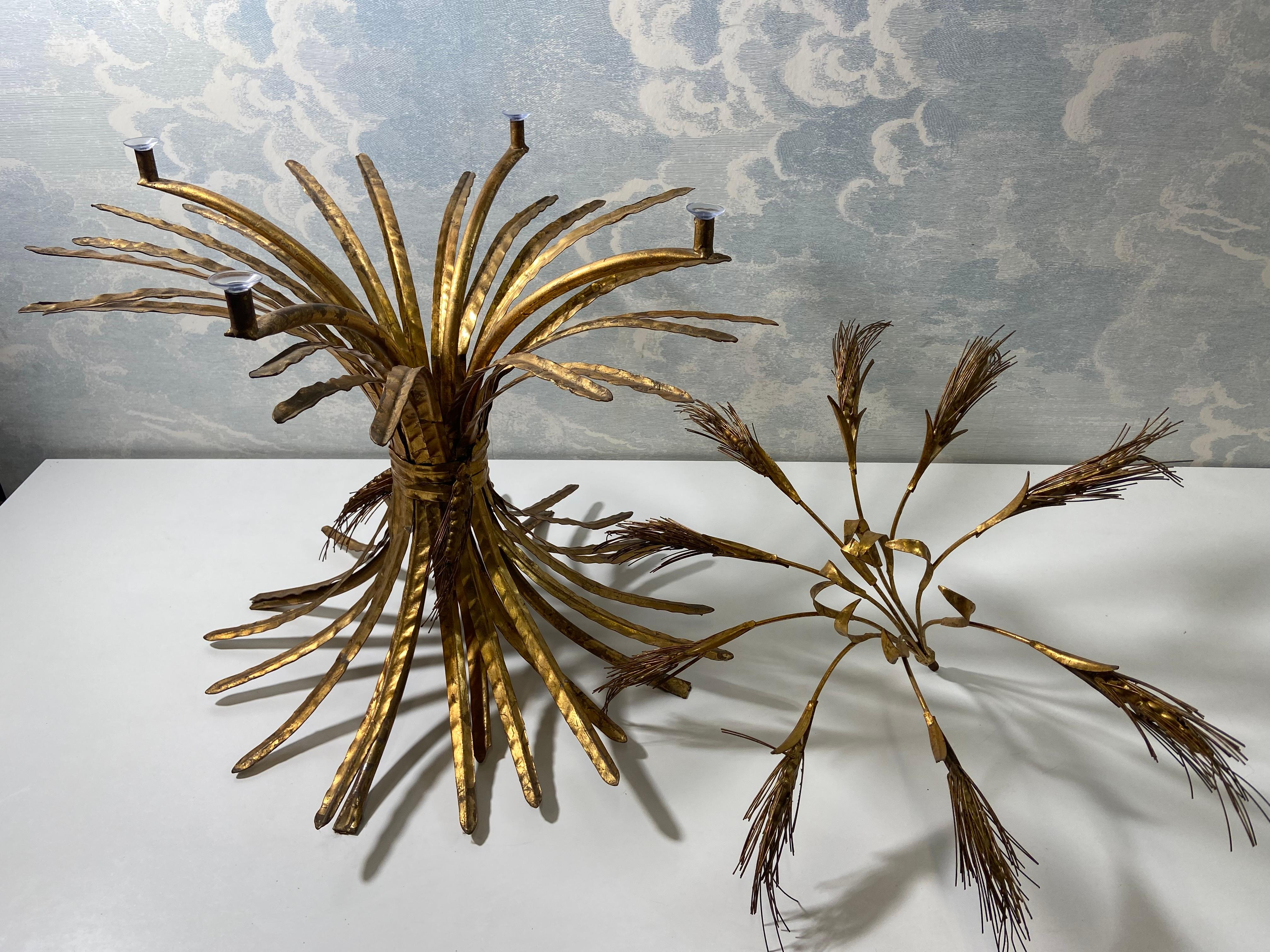 Table d'appoint Hollywood Regency dorée en forme de gerbe de blé dans le style de Robert Goossens Bon état - En vente à Cork, IE