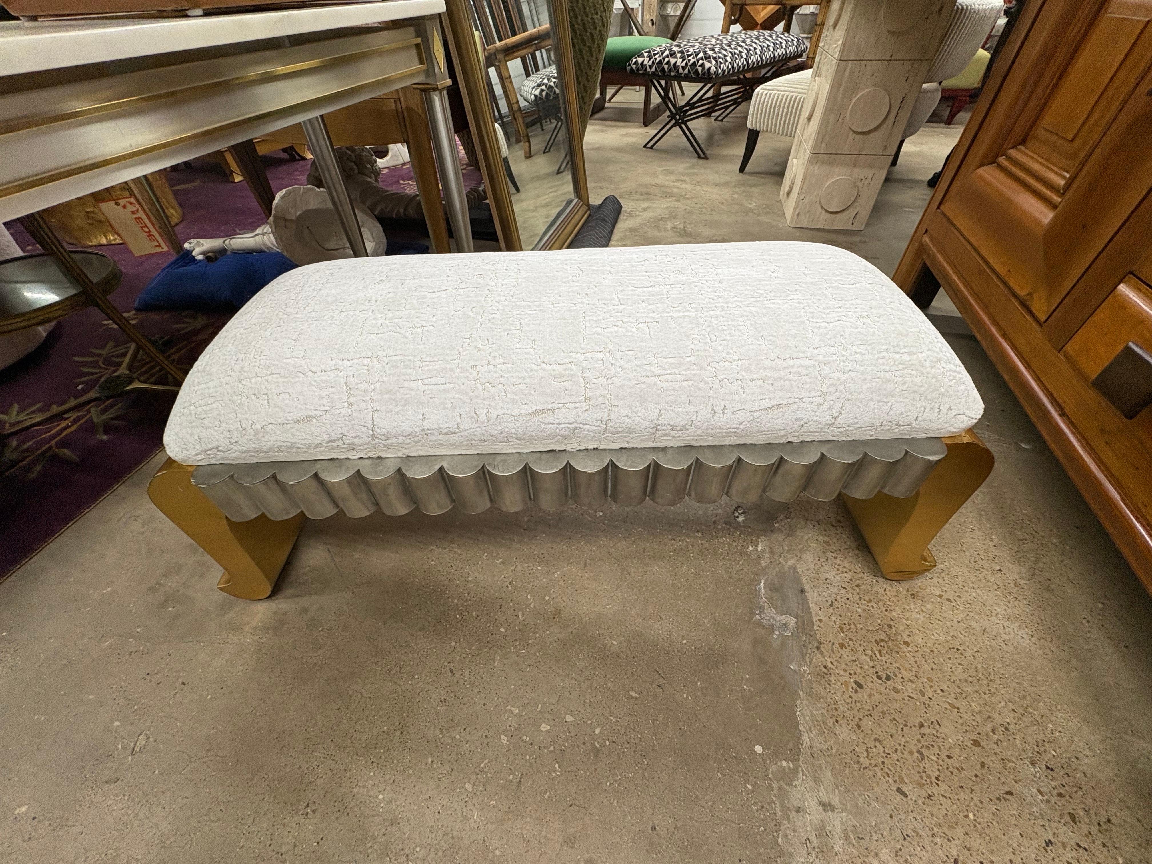 Inconnu Banc en bois doré Hollywood Regency en vente