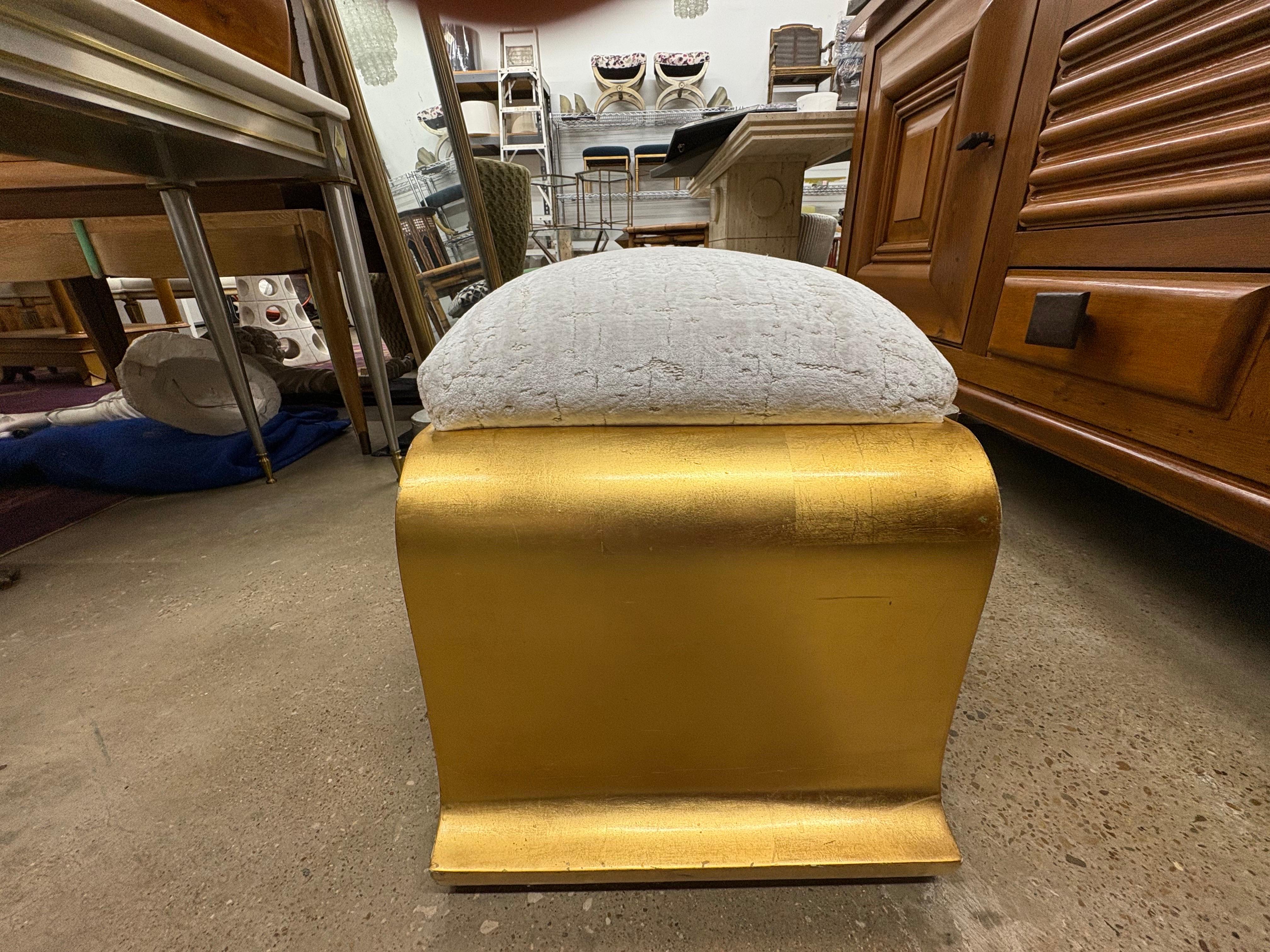 Banc en bois doré Hollywood Regency Bon état - En vente à Houston, TX