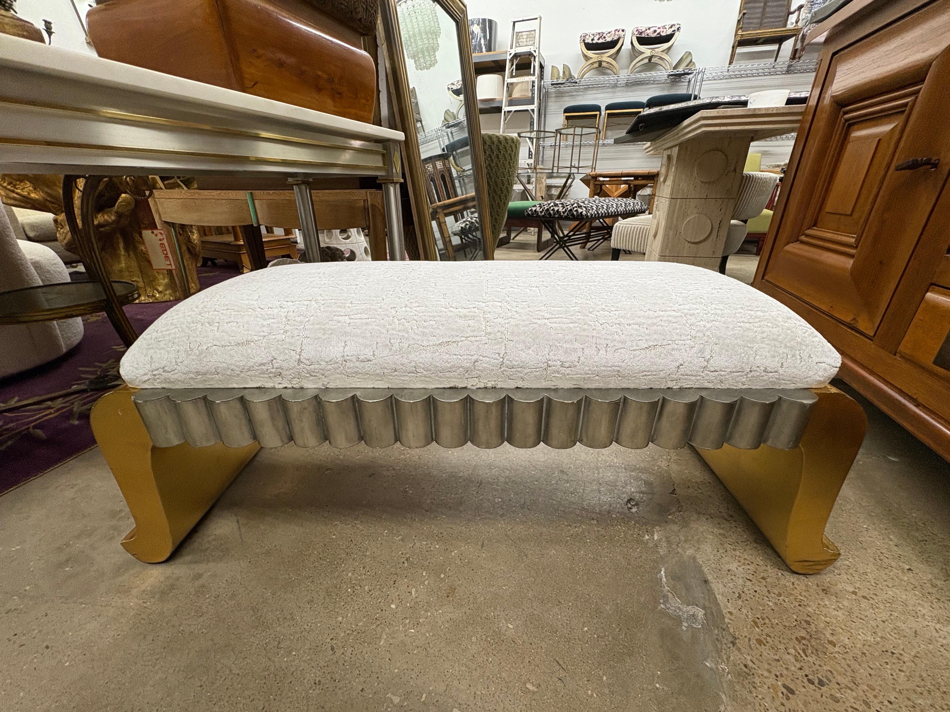 Velours Banc en bois doré Hollywood Regency en vente