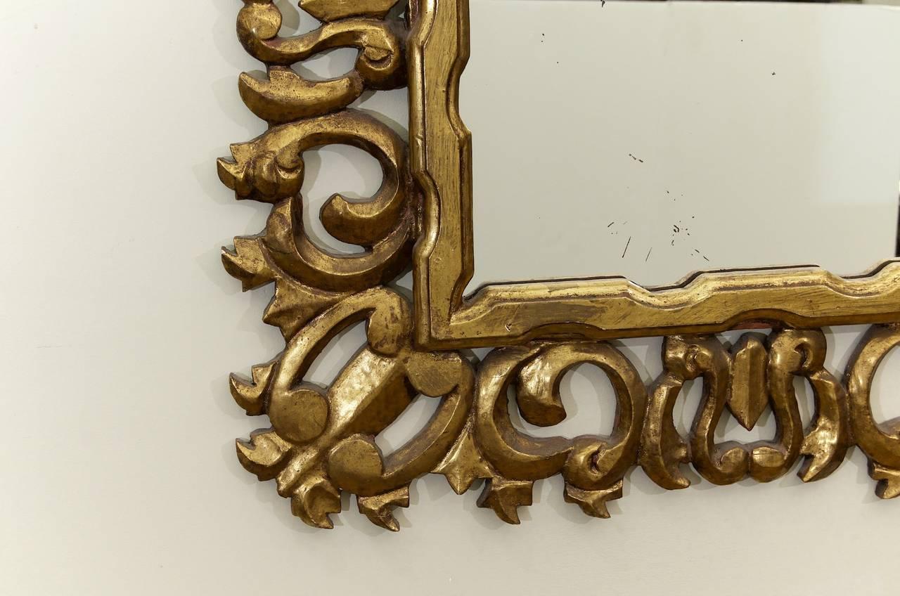 Miroir en bois doré Hollywood Regency Bon état - En vente à Stamford, CT