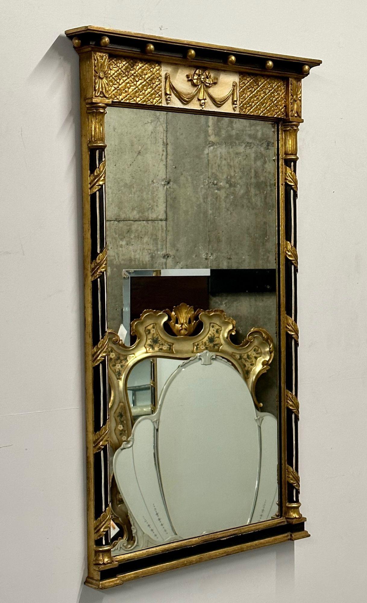 italien Miroir mural / miroir console en bois dor de style Hollywood Regency, fabriqu en Italie en vente