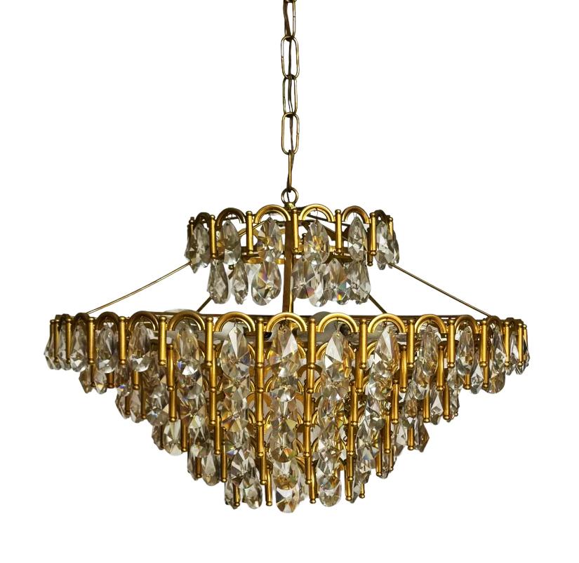 Hollywood Regency-Kronleuchter auslam-Messing/Gold vergoldetem französischem oder italienischem Kristall im Zustand „Gut“ im Angebot in Philadelphia, PA
