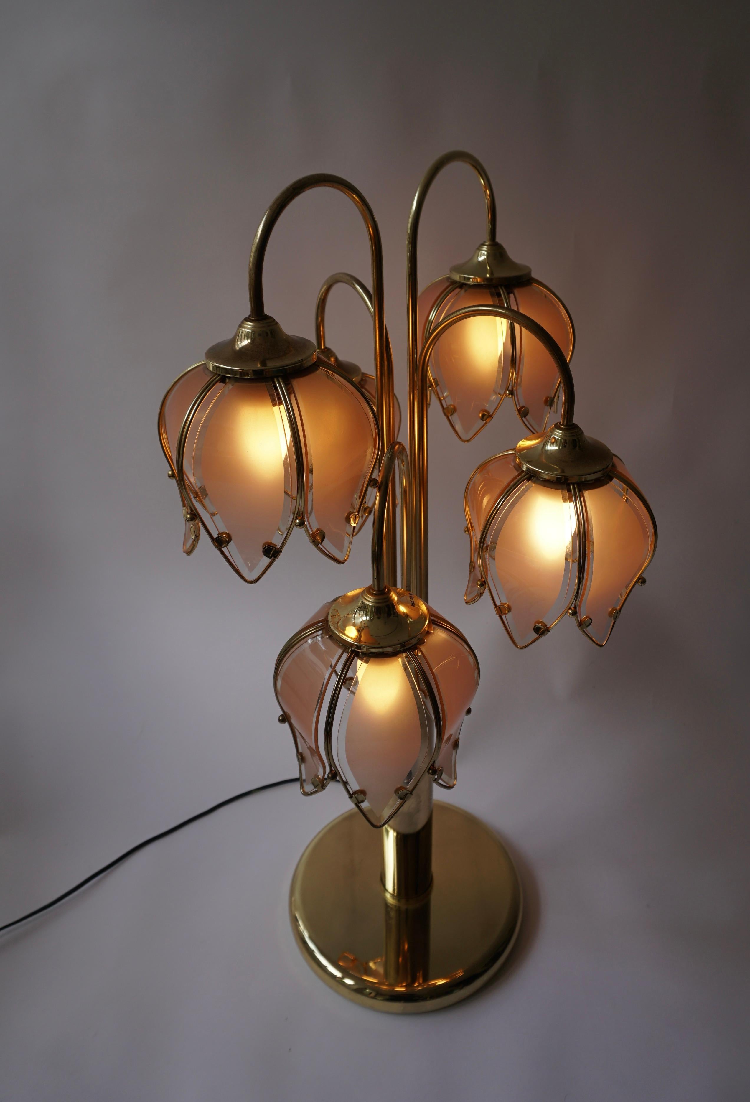 Hollywood Regency Glas und Messing 5 Arm Tulip Lotus Lampe 1970s (20. Jahrhundert) im Angebot