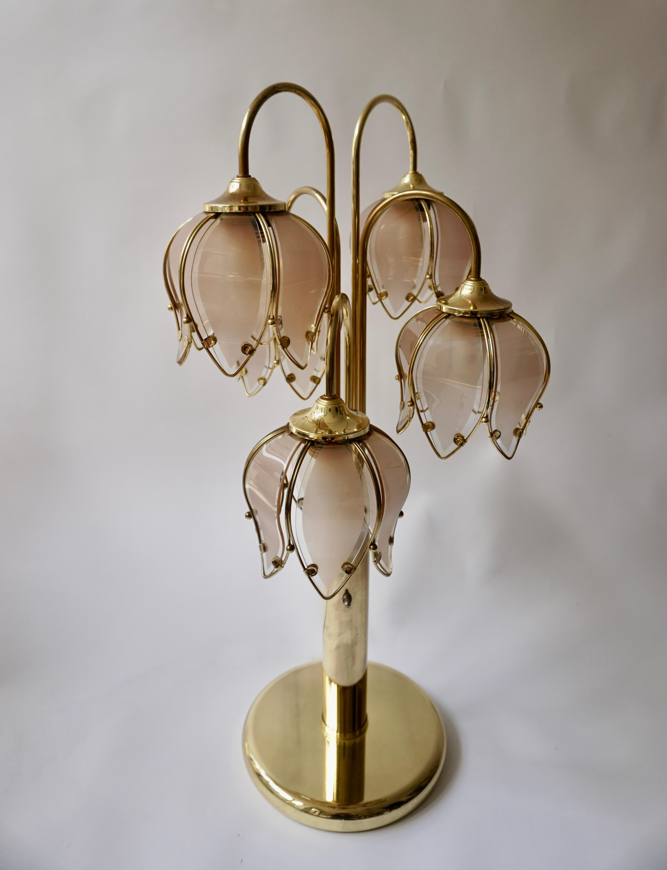 Hollywood Regency Glas und Messing 5 Arm Tulip Lotus Lampe 1970s im Angebot 1