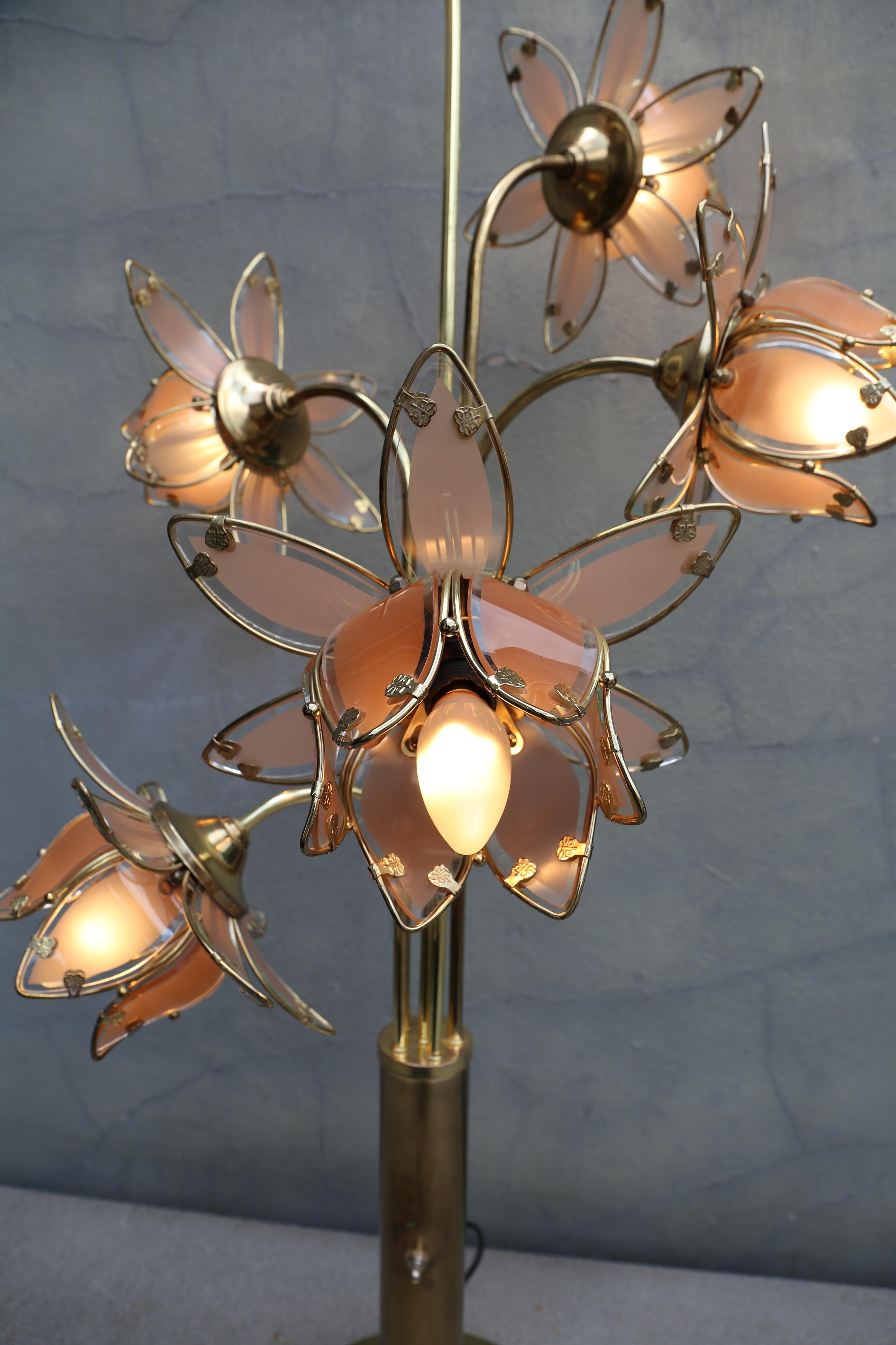 Lampada Hollywood Regency in vetro e ottone a 6 bracci Tulip Lotus anni '70 in vendita 5