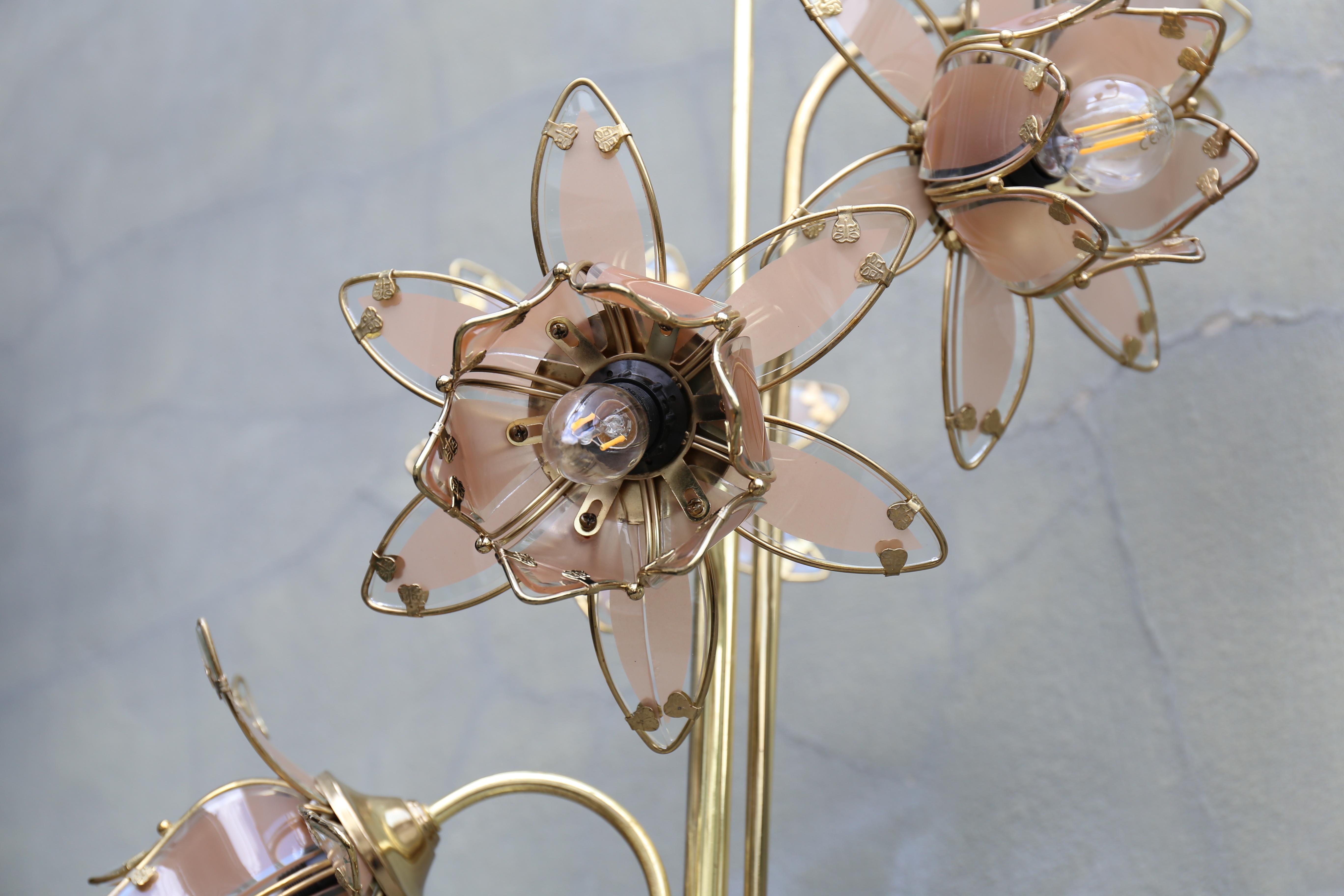Lampada Hollywood Regency in vetro e ottone a 6 bracci Tulip Lotus anni '70 in vendita 10