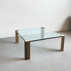 Table basse Hollywood Regency en verre et laiton dans le style de Peter Ghyczy, 1970