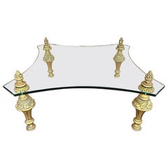 Hollywood-Regency-Couchtisch aus vergoldetem Holz von Francisco Hurtado