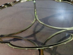 Ovaler Hollywood Regency Couchtisch mit Messing- und Glasplatte:: Labarge zugeschrieben