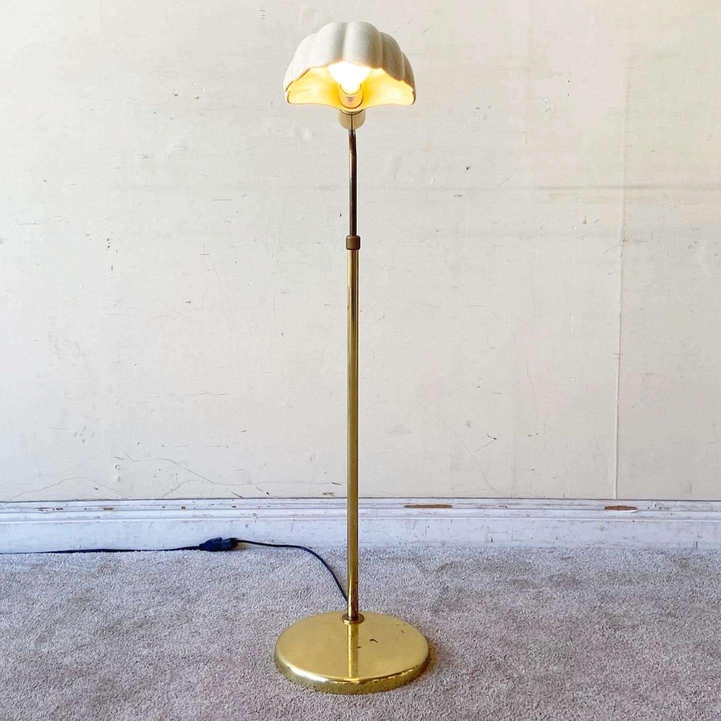 Amazing vintage Hollywood regency adjustable floor lamp. Features a ceramic clam shell lamp shade.

Extends in height from 41” to 63”
