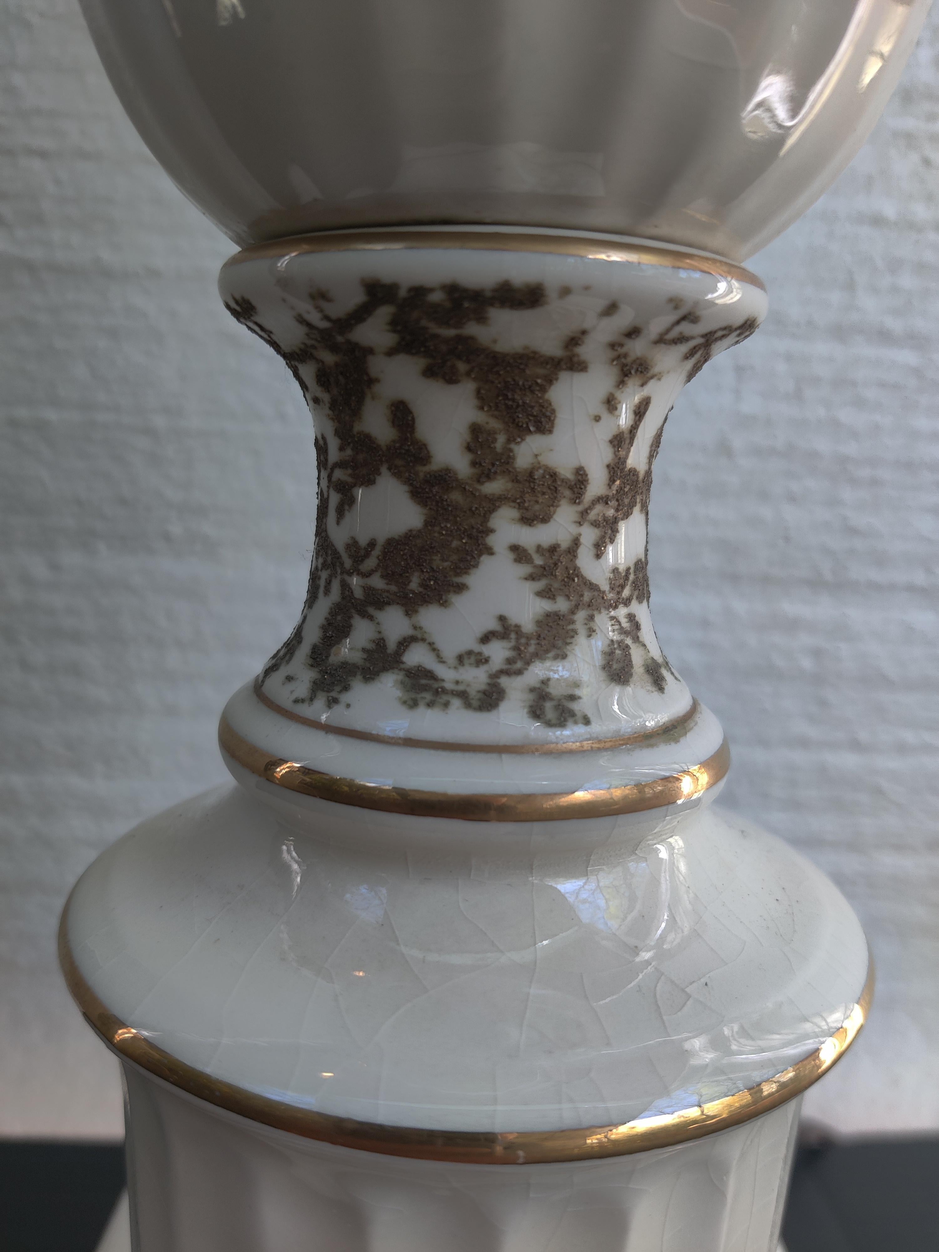 Hollywood Regency Gold Gilt Embossed Trim Ceramic Lamp For Sale 3