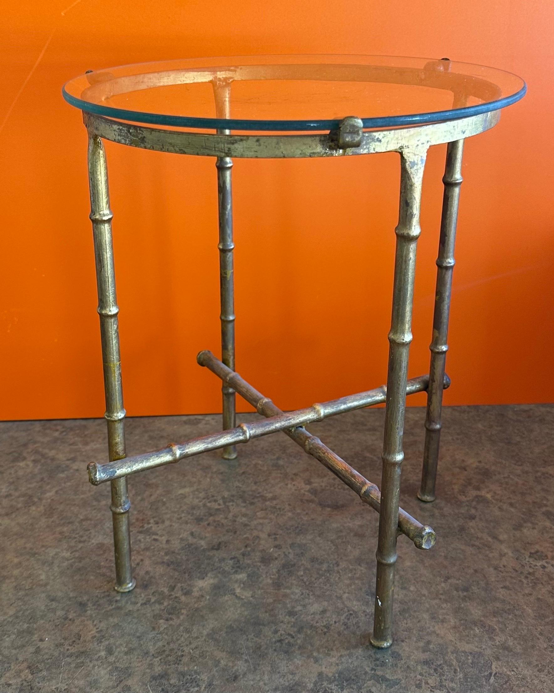 Hollywood Regency Gold Gilt Stylized Bamboo Plant Stand / Tea Table In Good Condition For Sale In San Diego, CA