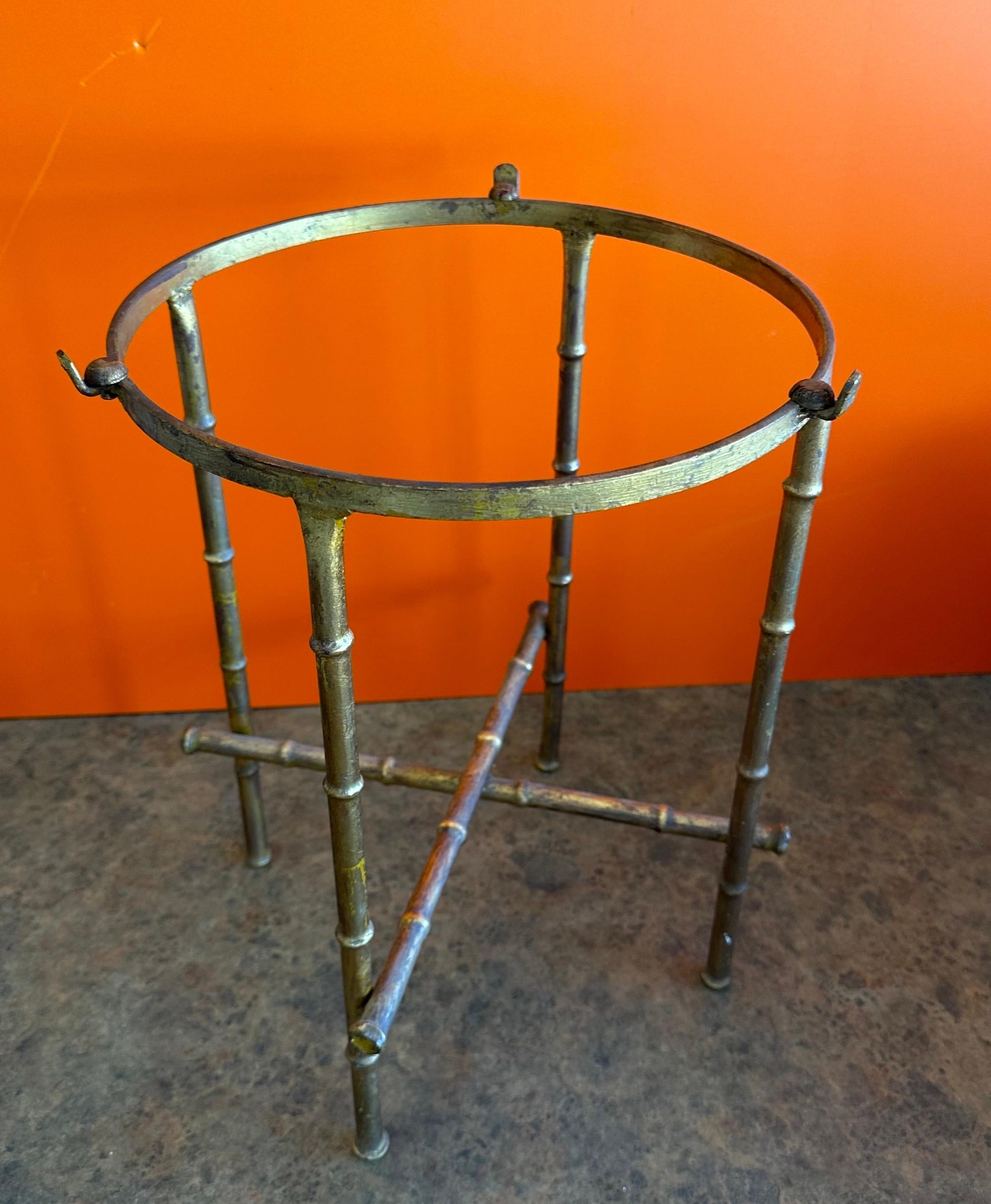Hollywood Regency Gold Gilt Stylized Bamboo Plant Stand / Tea Table en vente 3
